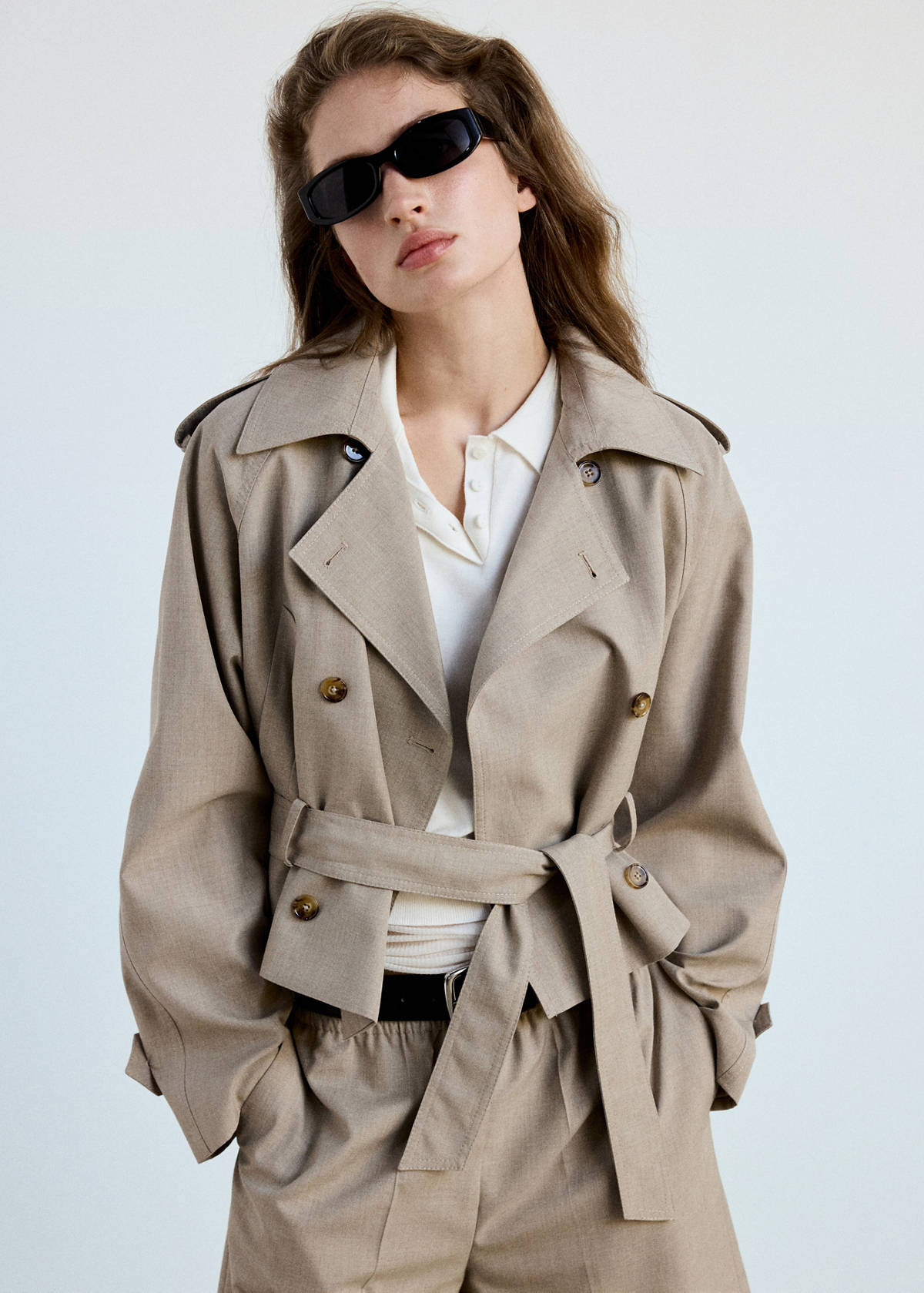 Short trench coat with belt — Beige