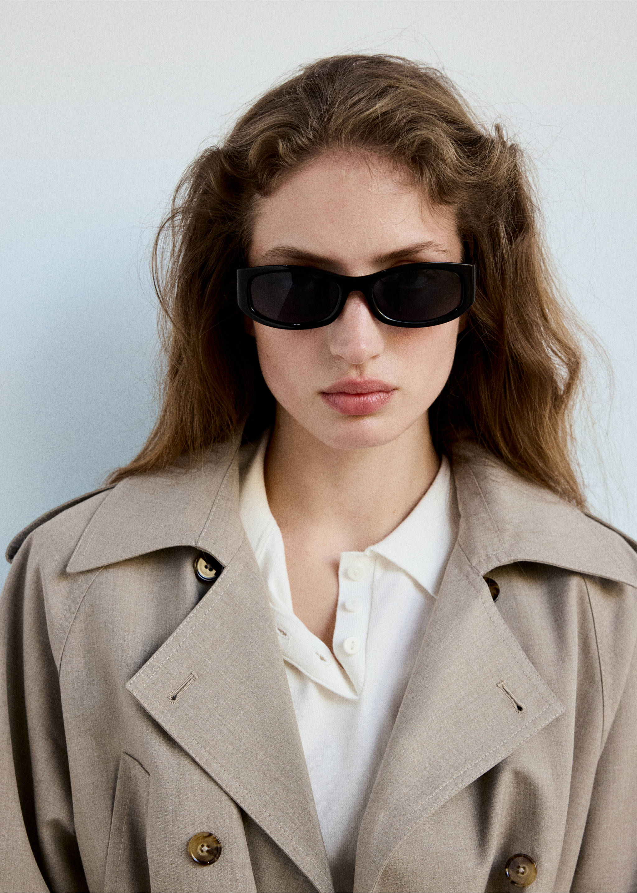 Short trench coat with belt - Details of the article 3, Beige. Ref: 37064472-02.