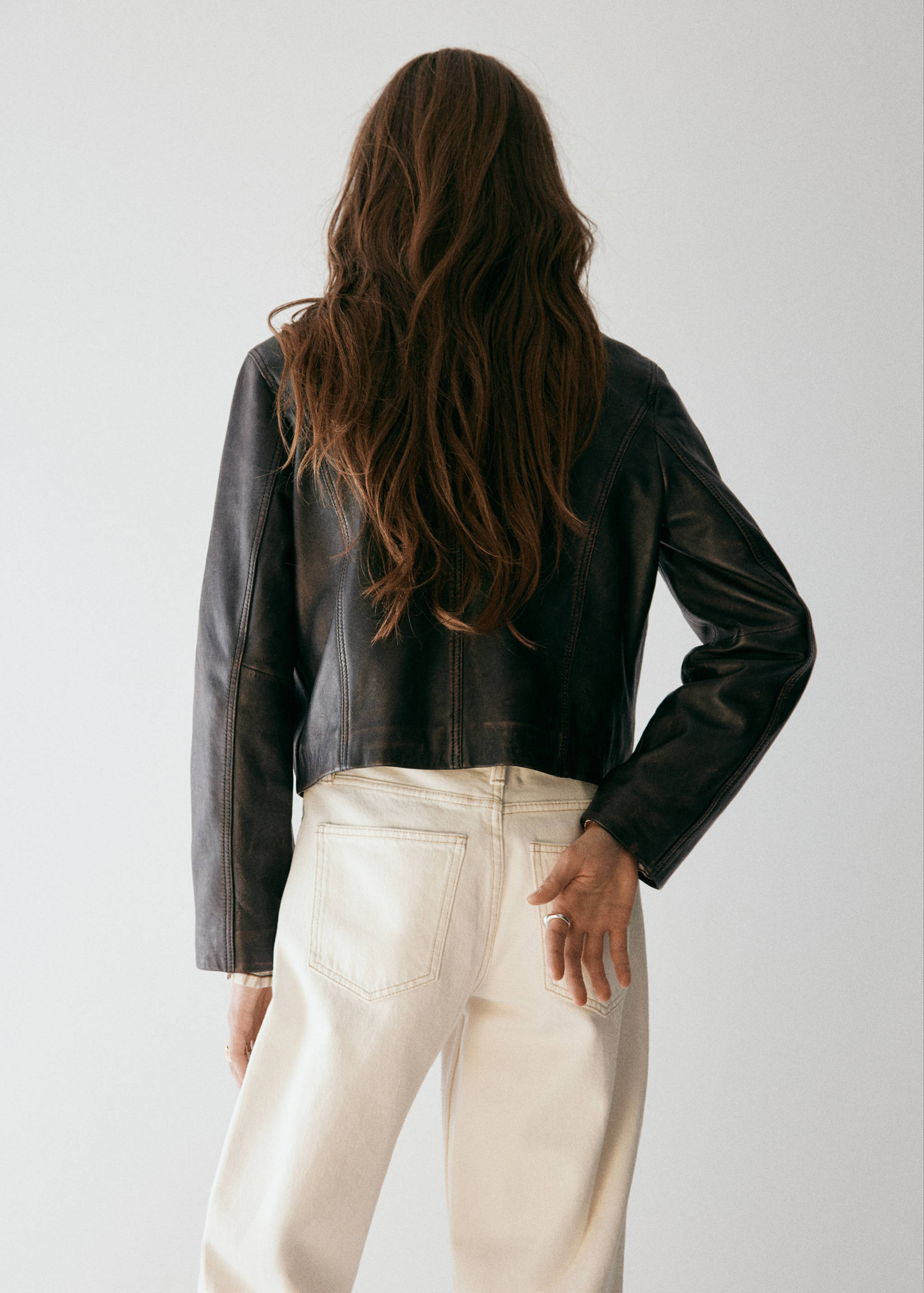 Leather zipper jacket - Reverse of the article