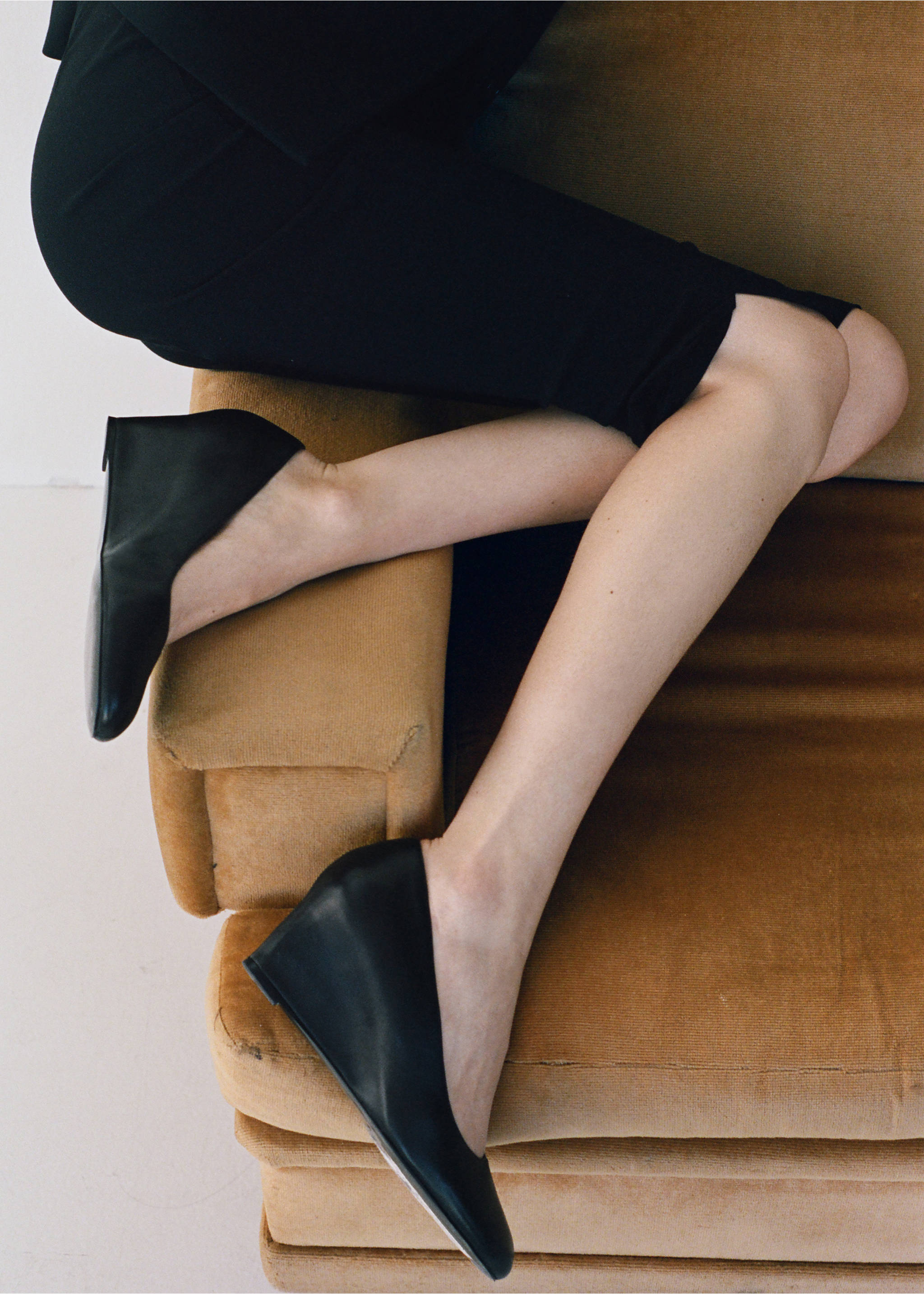 Keilabsatzschuh aus Leder - Detail des Artikels 9, Schwarz. Ref: 37064792-01.
