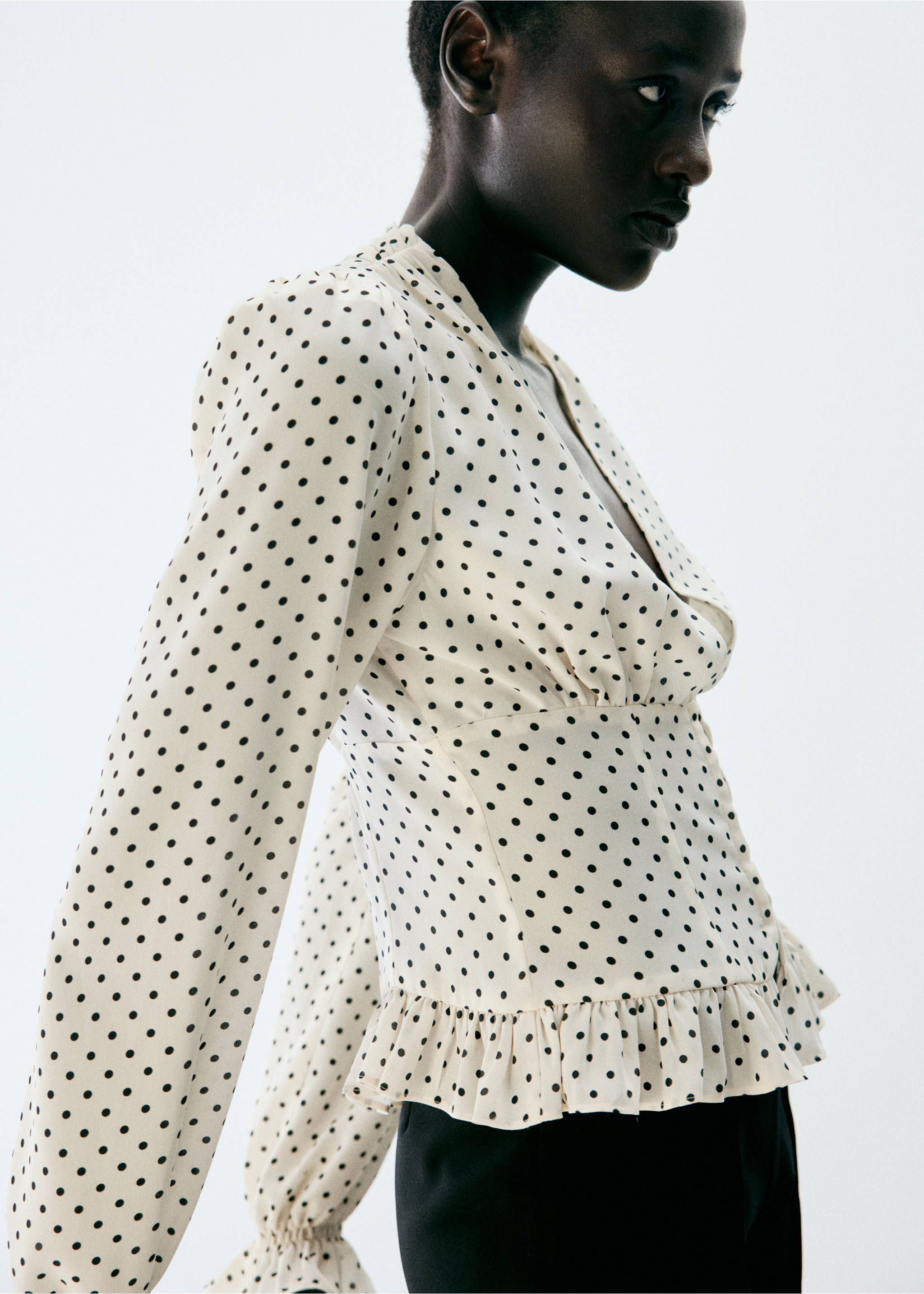 Polka-dot V-neck blouse - Medium plane, Off White. Ref: 37064797-00.