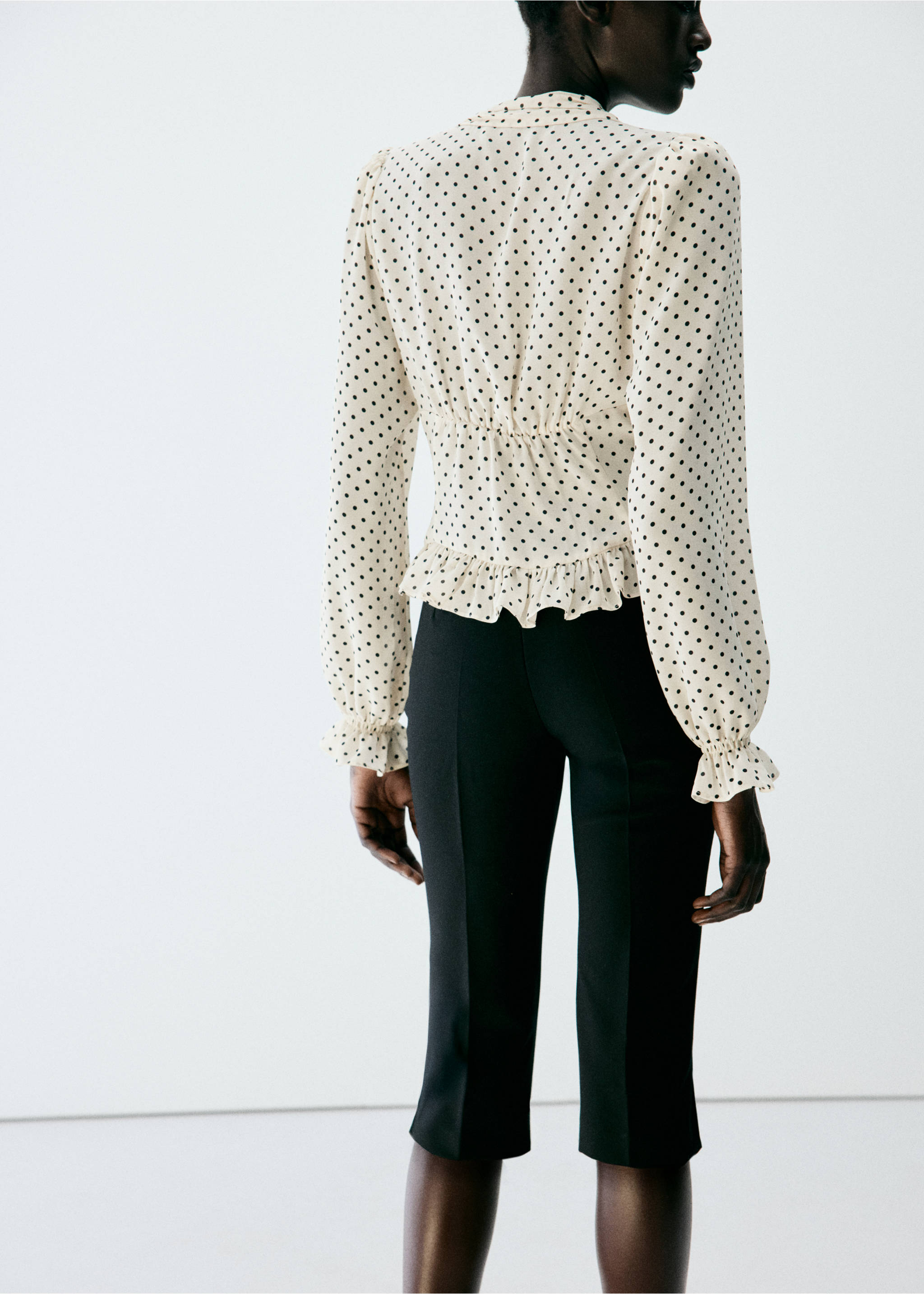 Polka-dot V-neck blouse - Reverse of the article, Off White. Ref: 37064797-00.