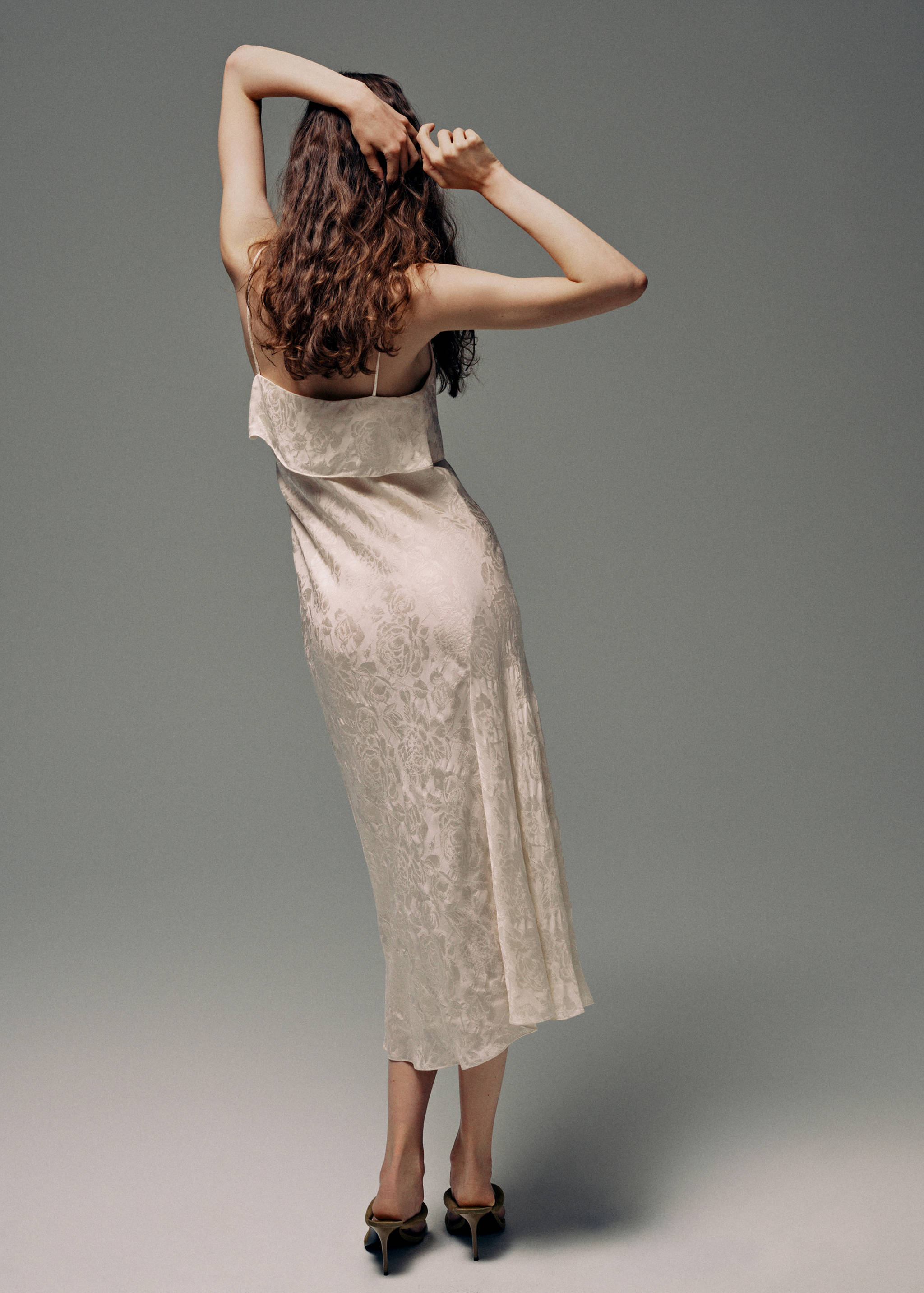 Jacquard dress with ruffle detail - Reverse of the article