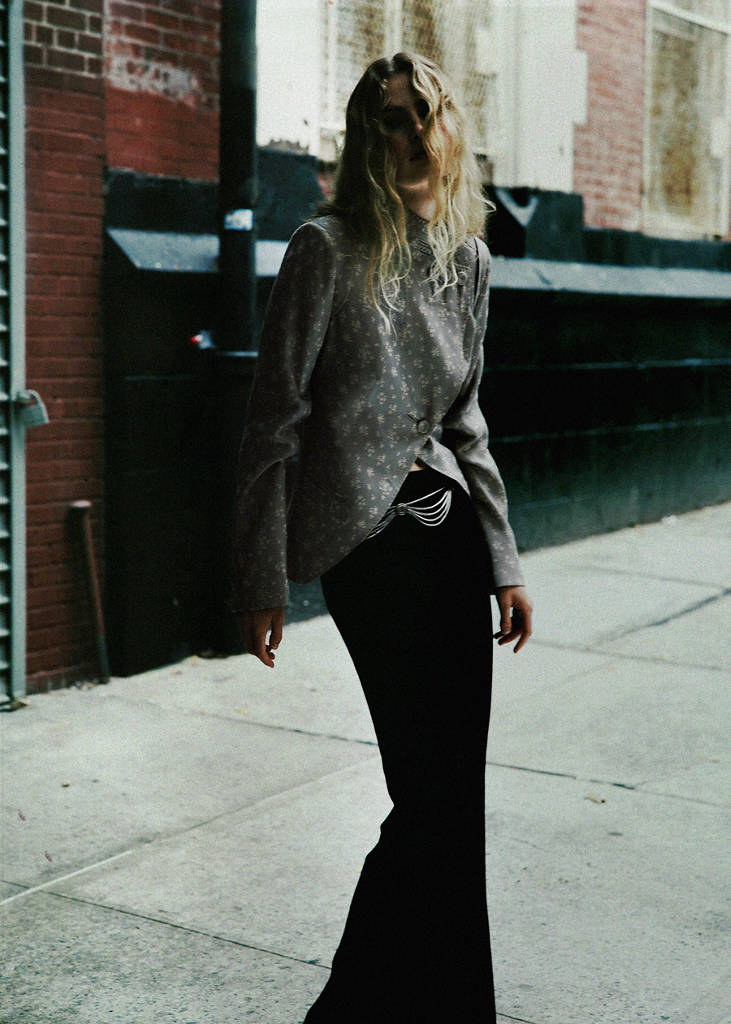Low-rise flared trousers — Black