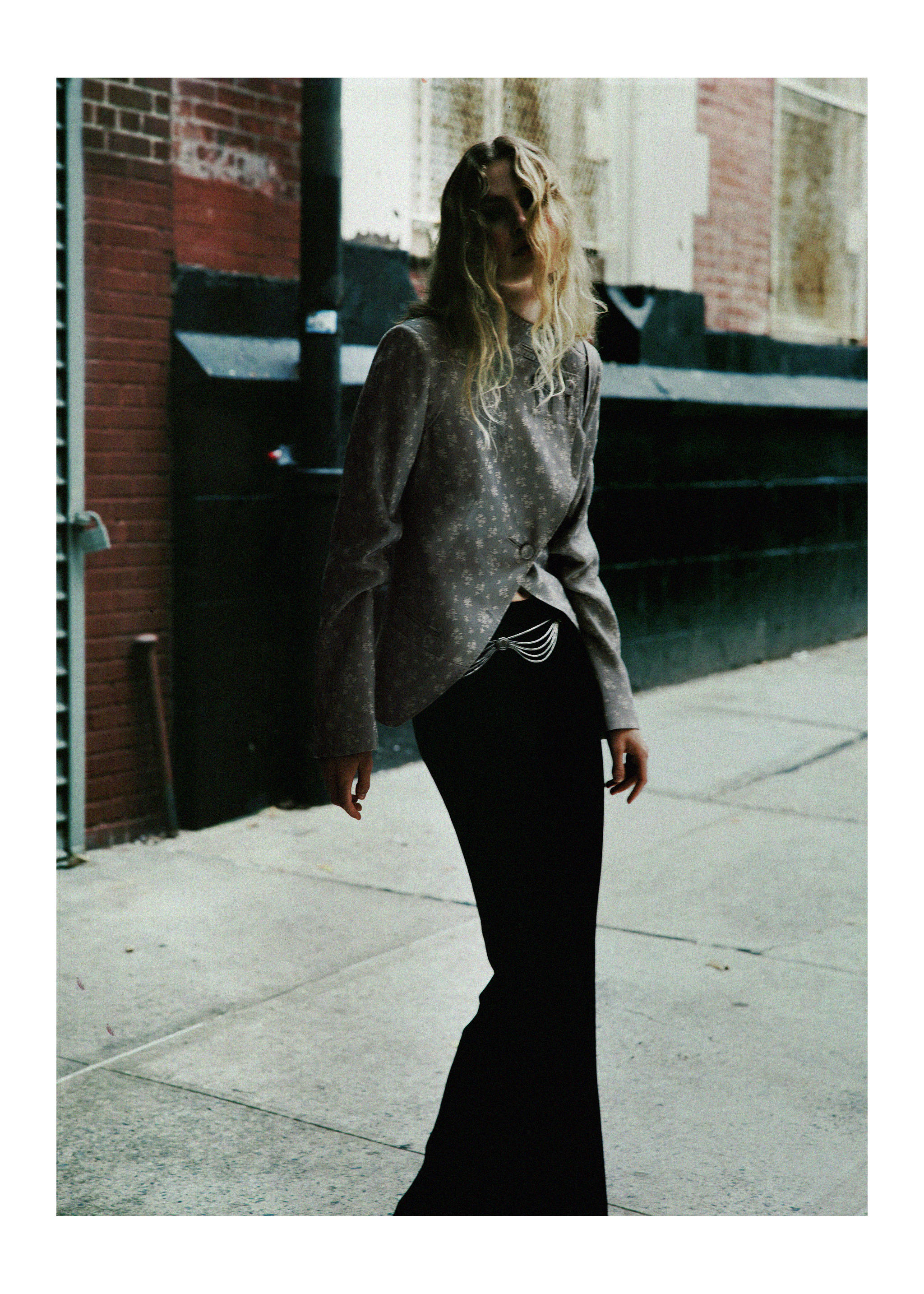 Low-rise flared trousers - Medium plane, Black. Ref: 37064799-00.