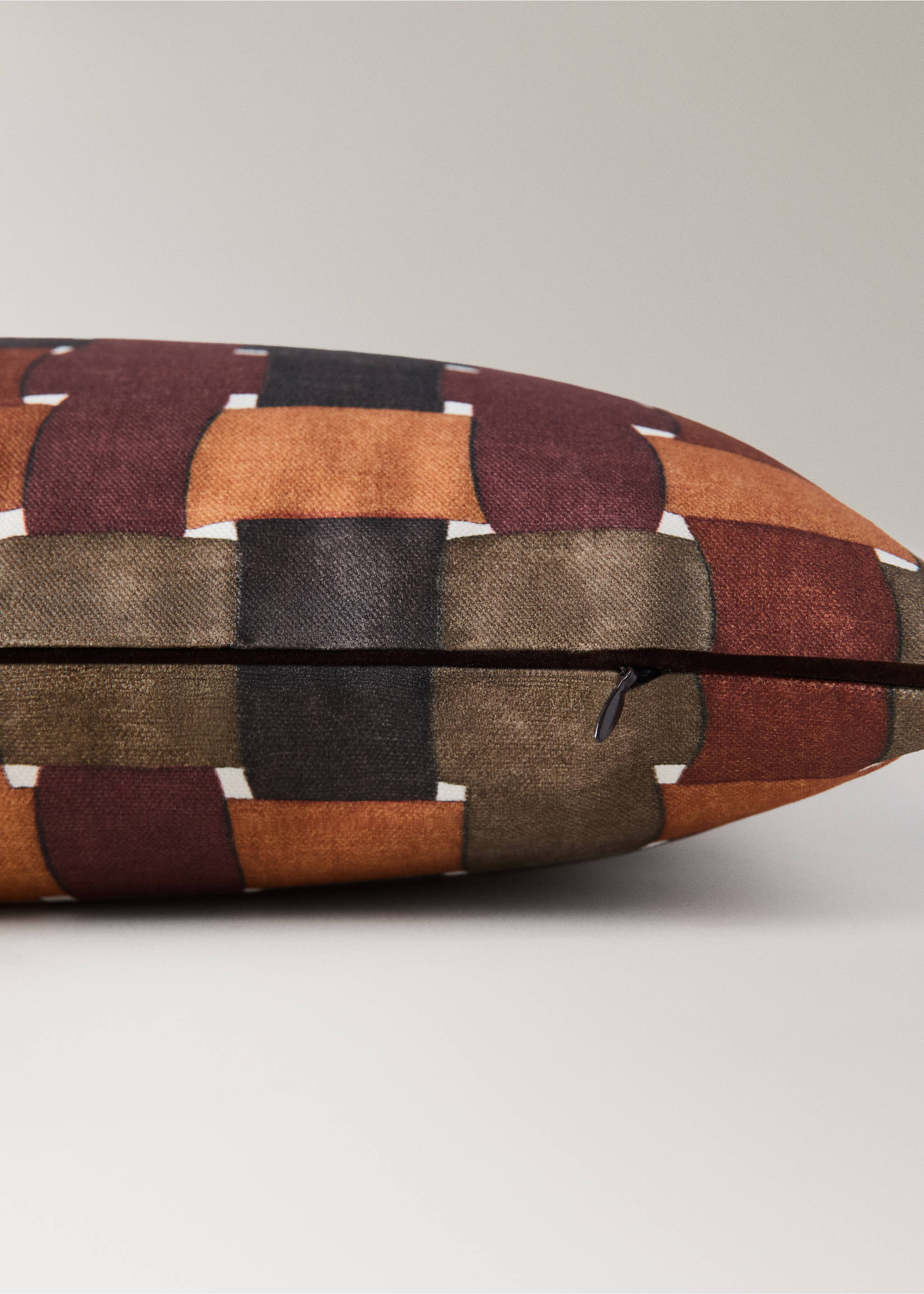 Piped cushion cover 50x50cm - Details of the article 1, Russet. Ref: 37064800-00.