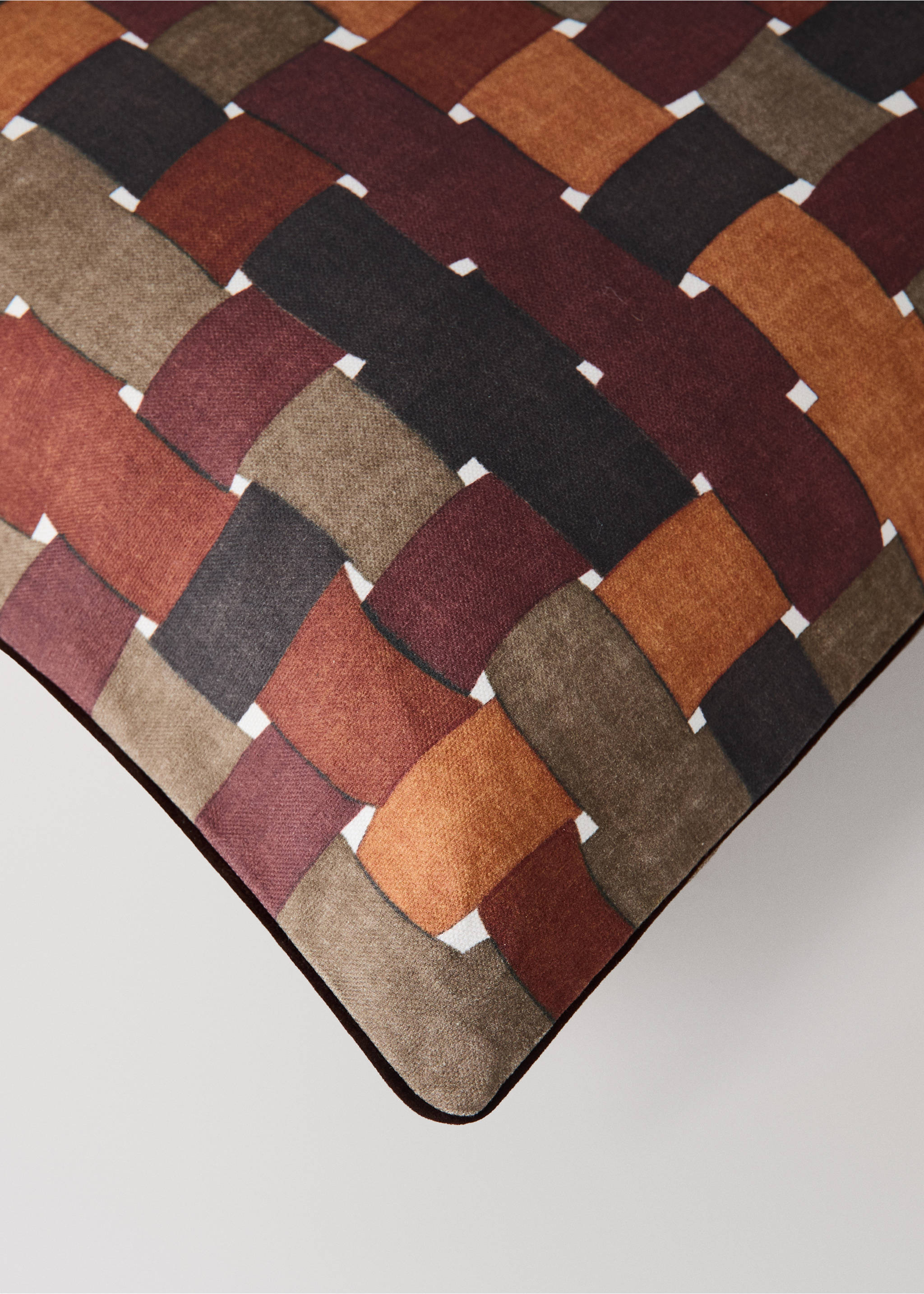 Piped cushion cover 50x50cm - Details of the article 2, Russet. Ref: 37064800-00.