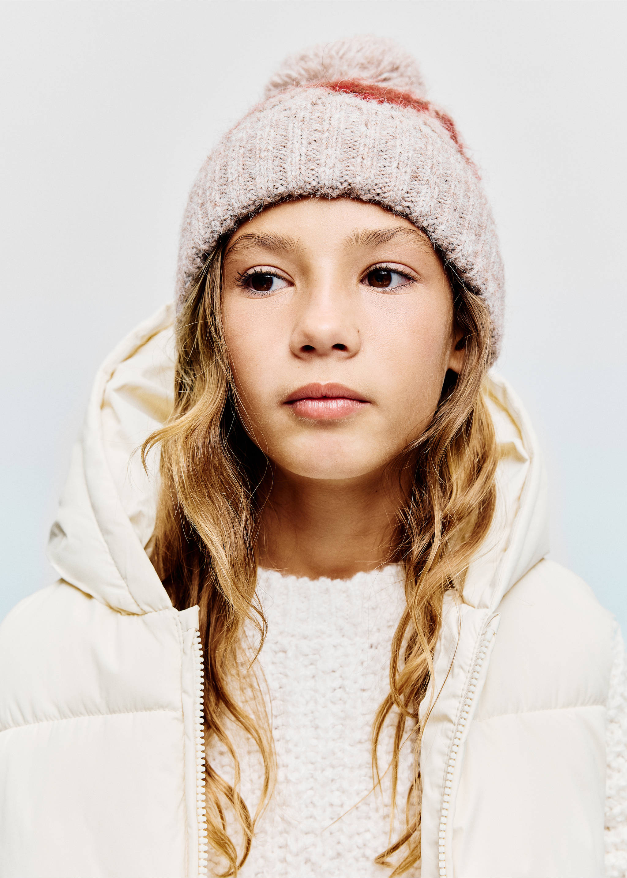 Gilet à capuche avec poches - Détail de l'article 1, Écru. Ref: 37065150-00.