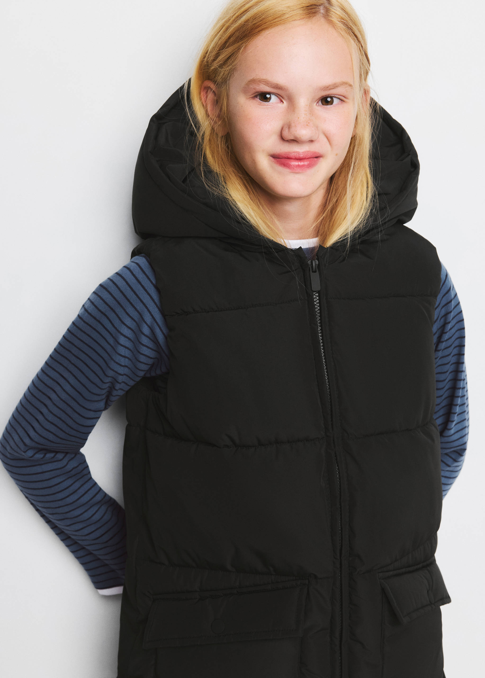 Hooded waistcoat with pockets - Details of the article 1