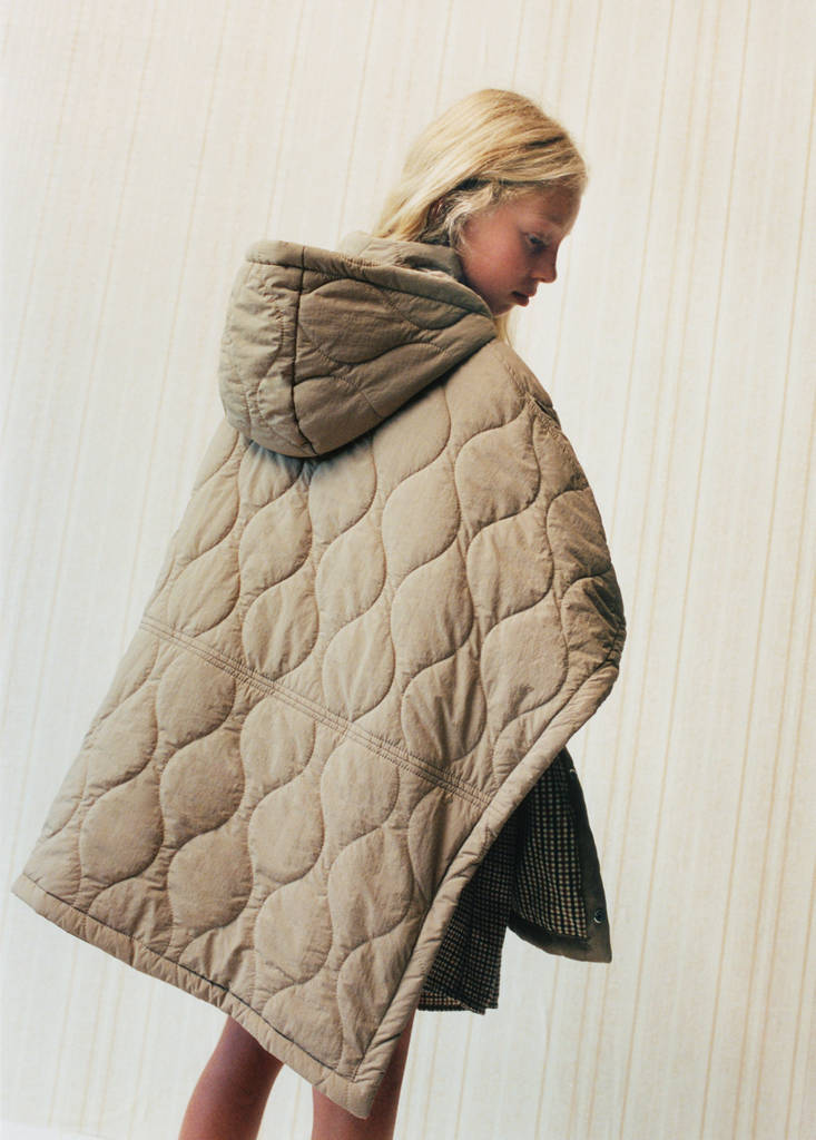 Quilted hooded cape - thumbnail 4