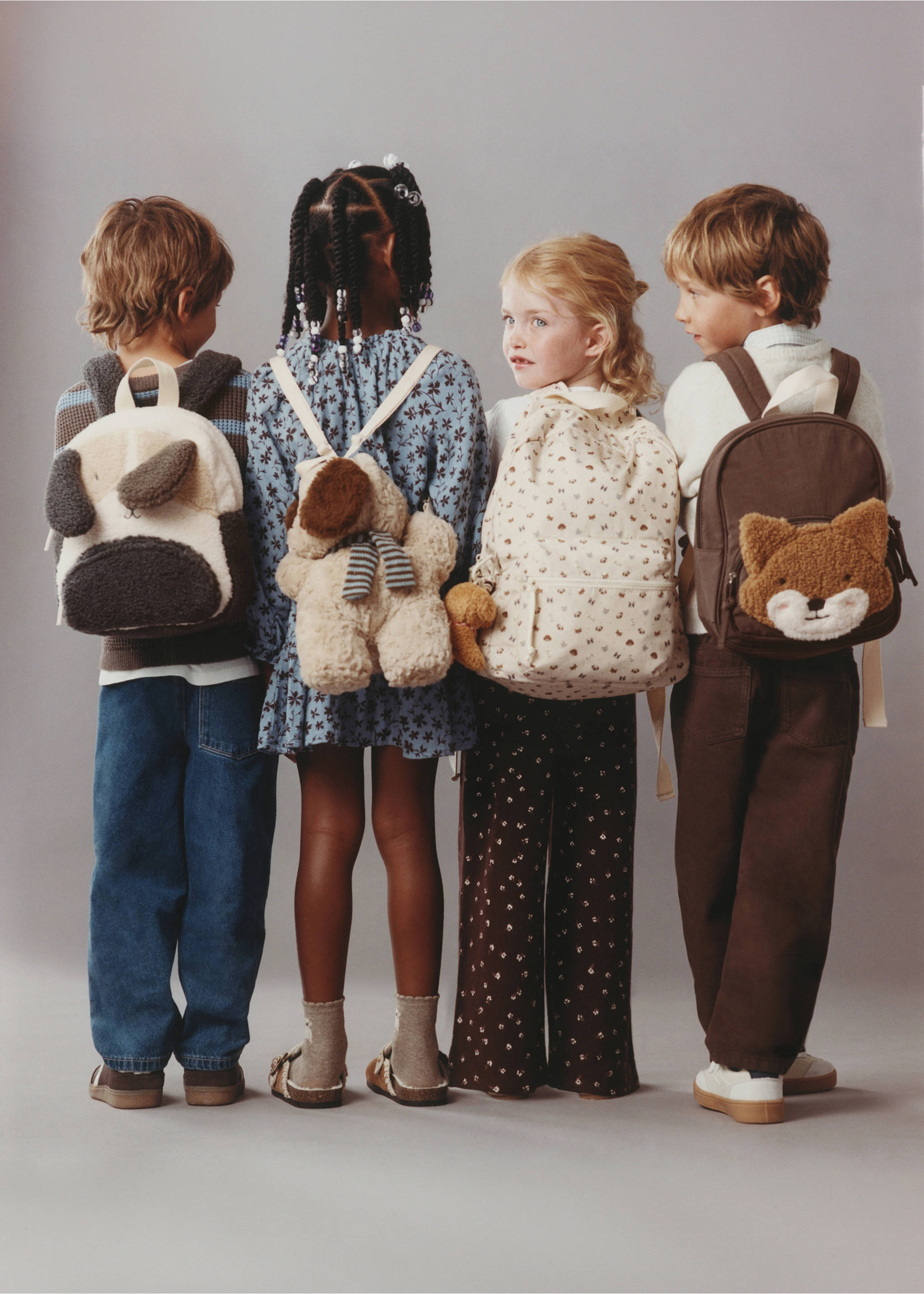 Printed backpack with dog charm - Details of the article 5, Sand. Ref: 37065156-00.
