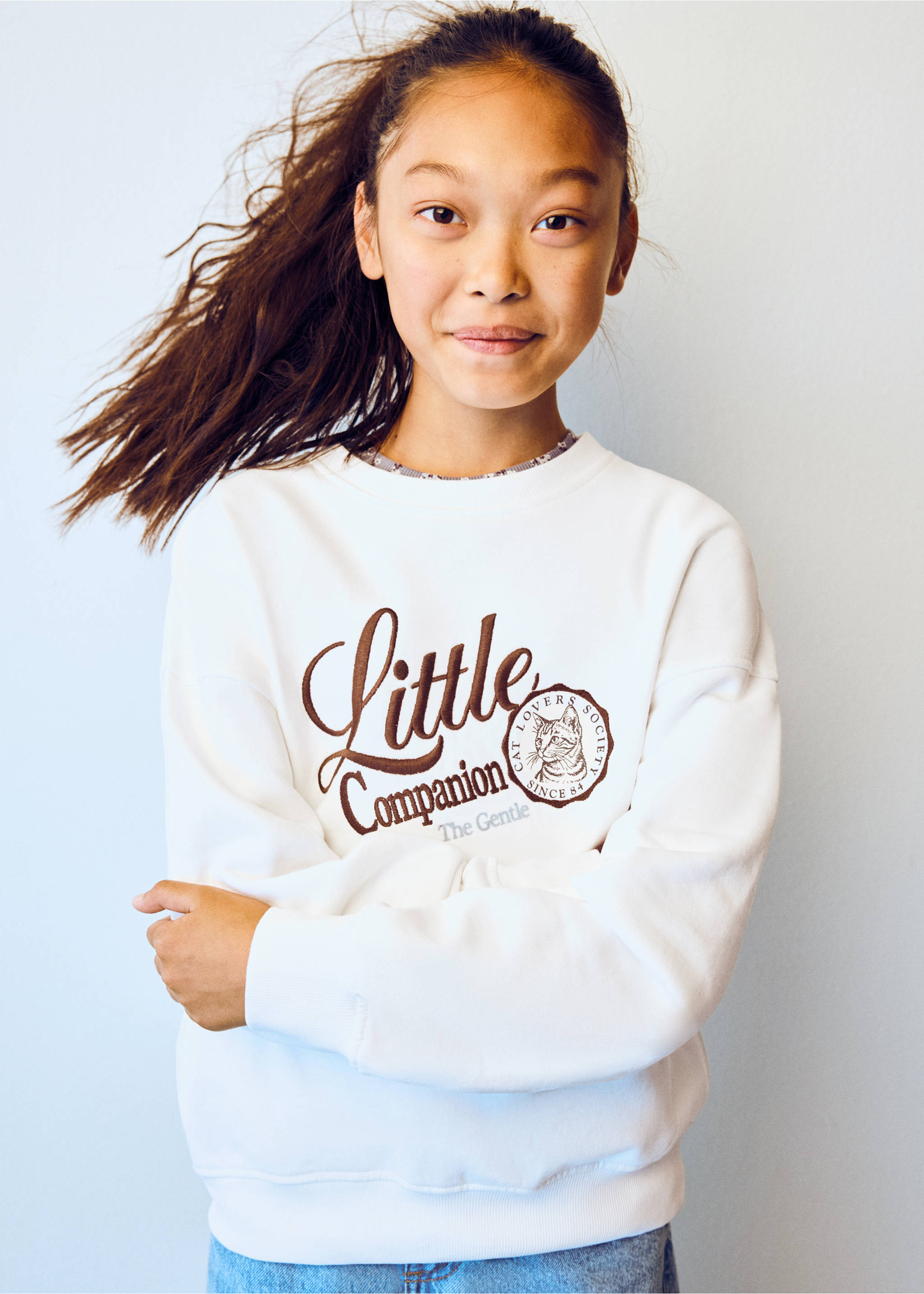 Sweatshirt de algodão com pormenor bordado - Plano geral, Branco-pérola. Ref: 37065159-00.
