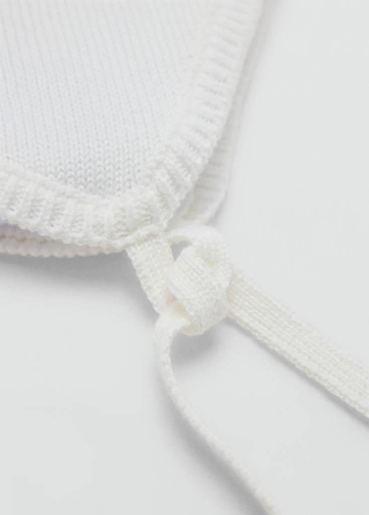 Knit bonnet with bow closure — Off White
