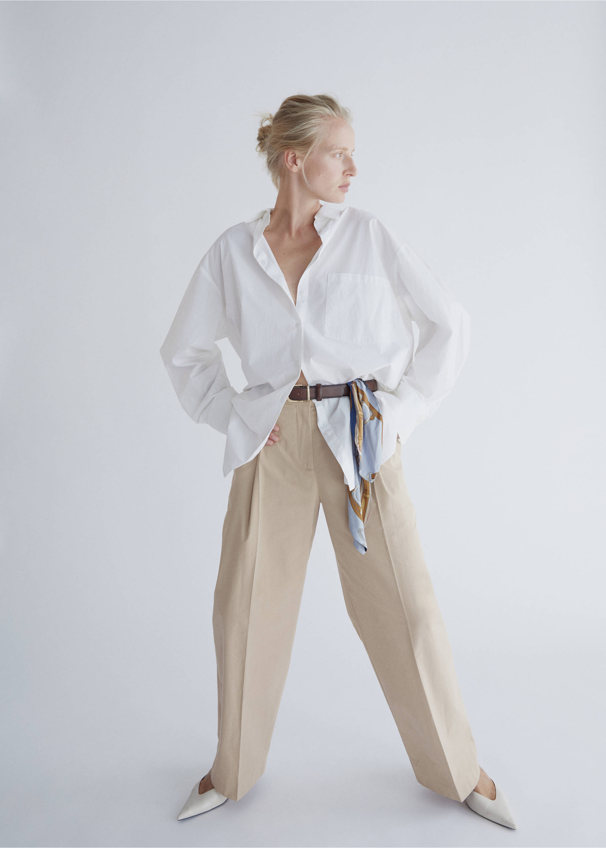 Straight-leg cotton pleated trousers - General plane, Beige. Ref: 37065176-00.