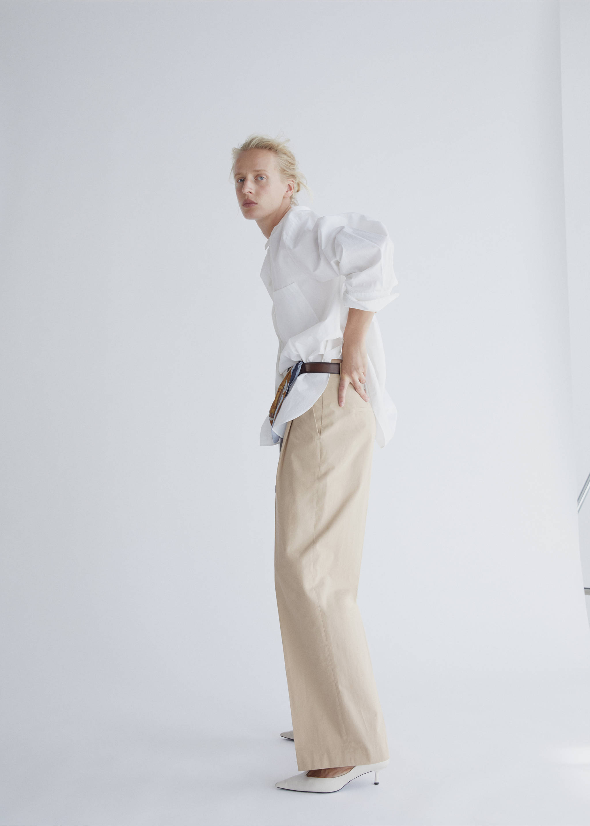 Straight-leg cotton pleated trousers - Medium plane, Beige. Ref: 37065176-00.