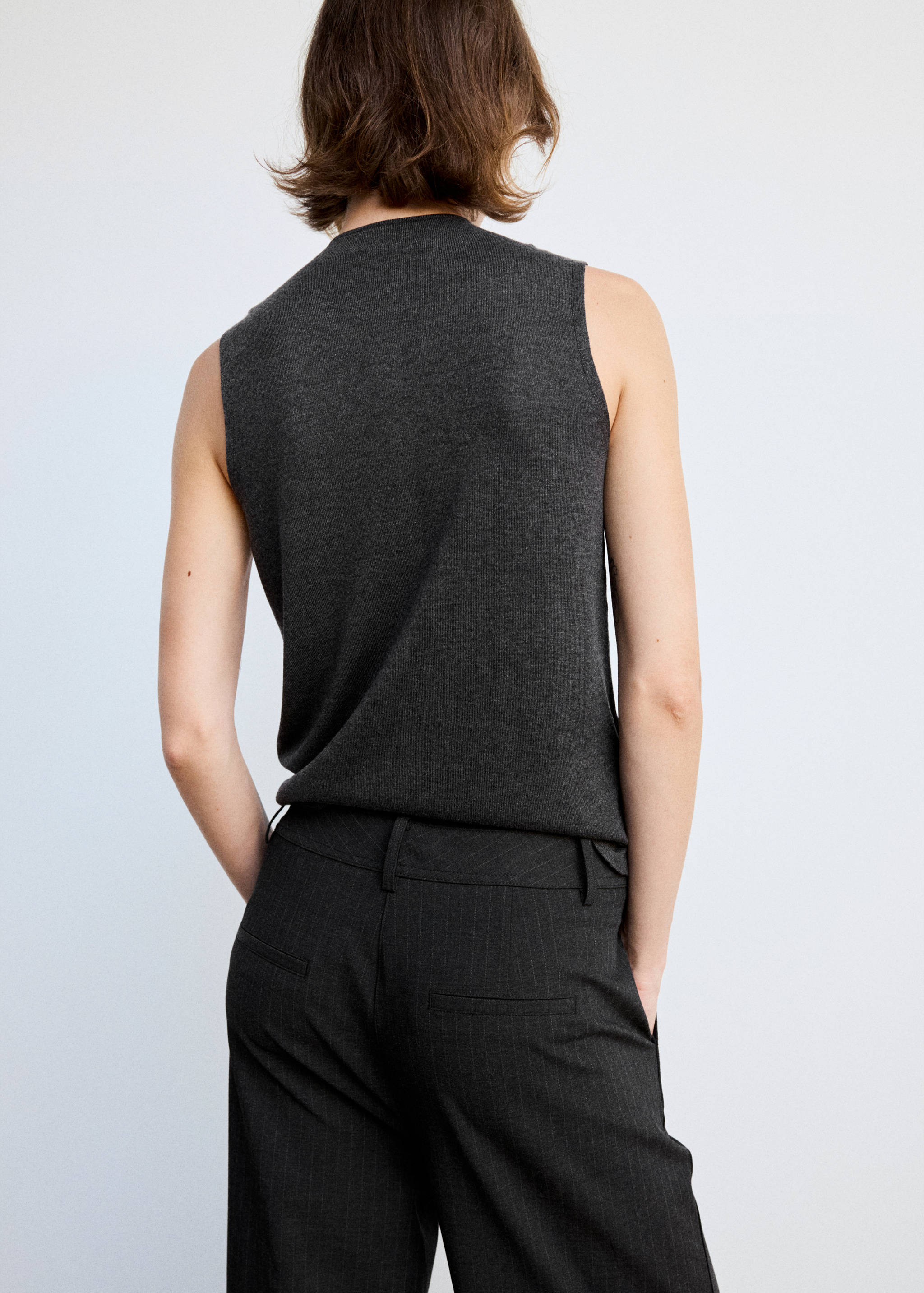 Fine-knit waistcoat with buttons - Reverse of the article