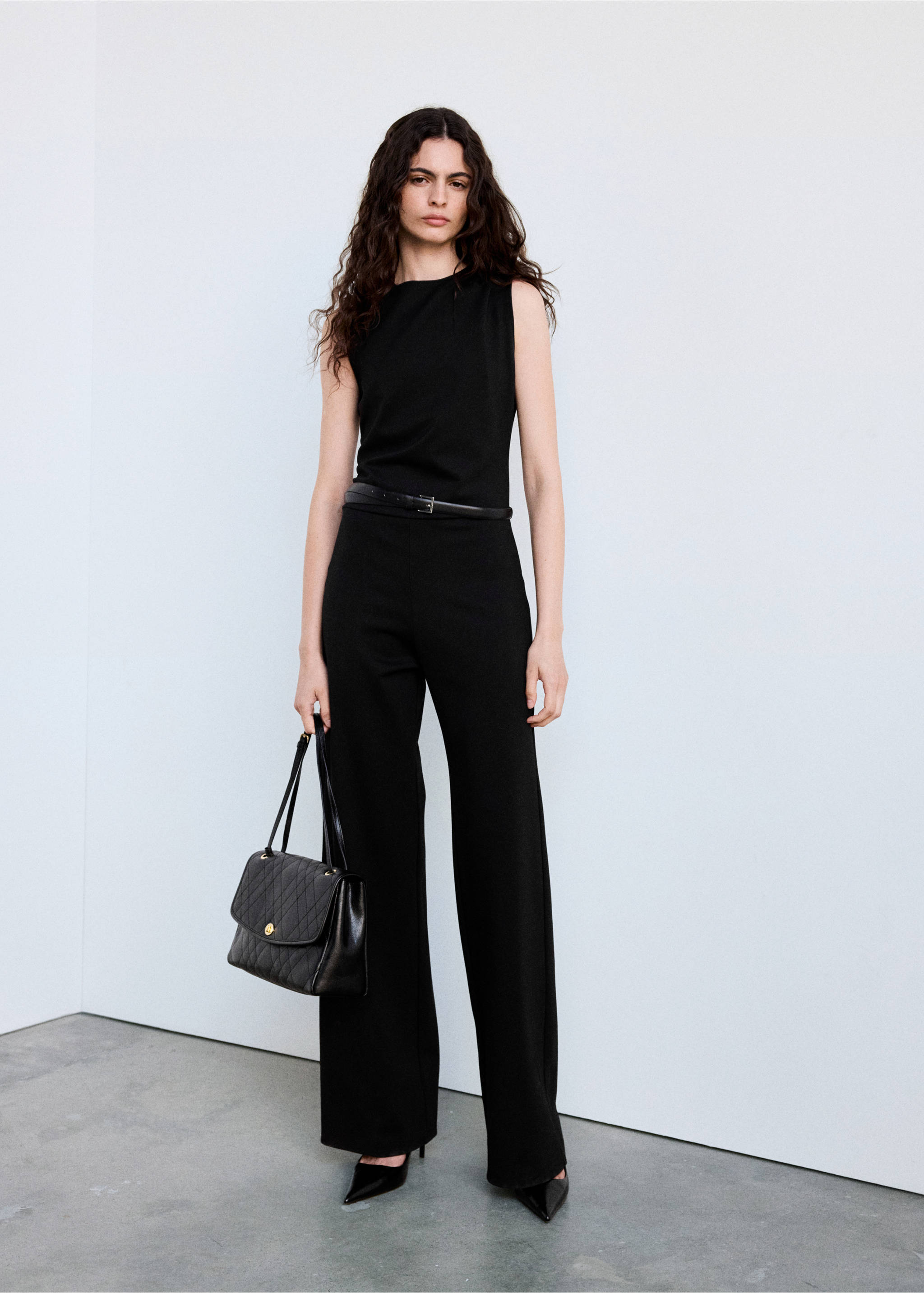 Jumpsuit met riem en gerimpelde details - Overzichtstekening, Zwart. Ref: 37065852-00.
