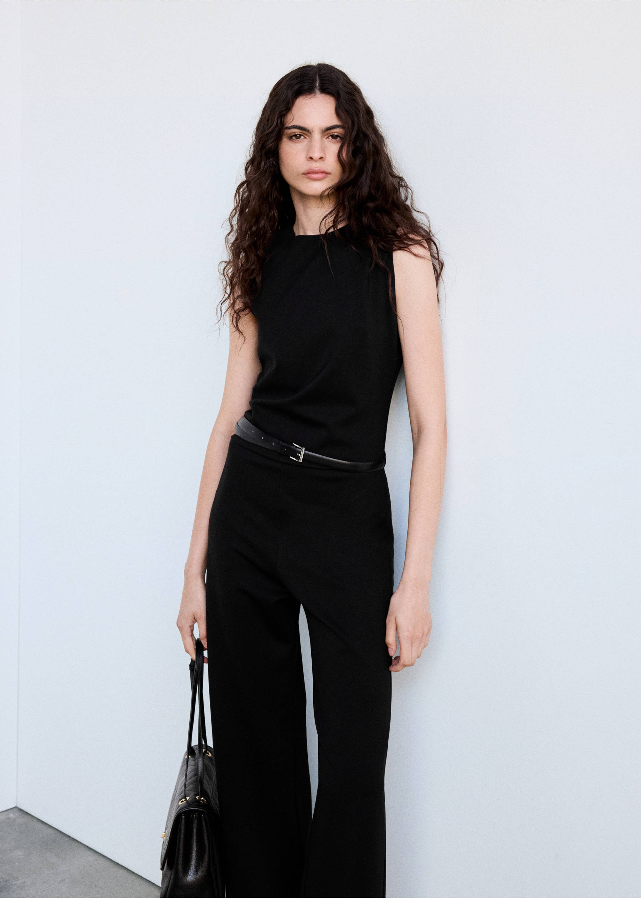 Jumpsuit met riem en gerimpelde details - Middenvlak, Zwart. Ref: 37065852-00.