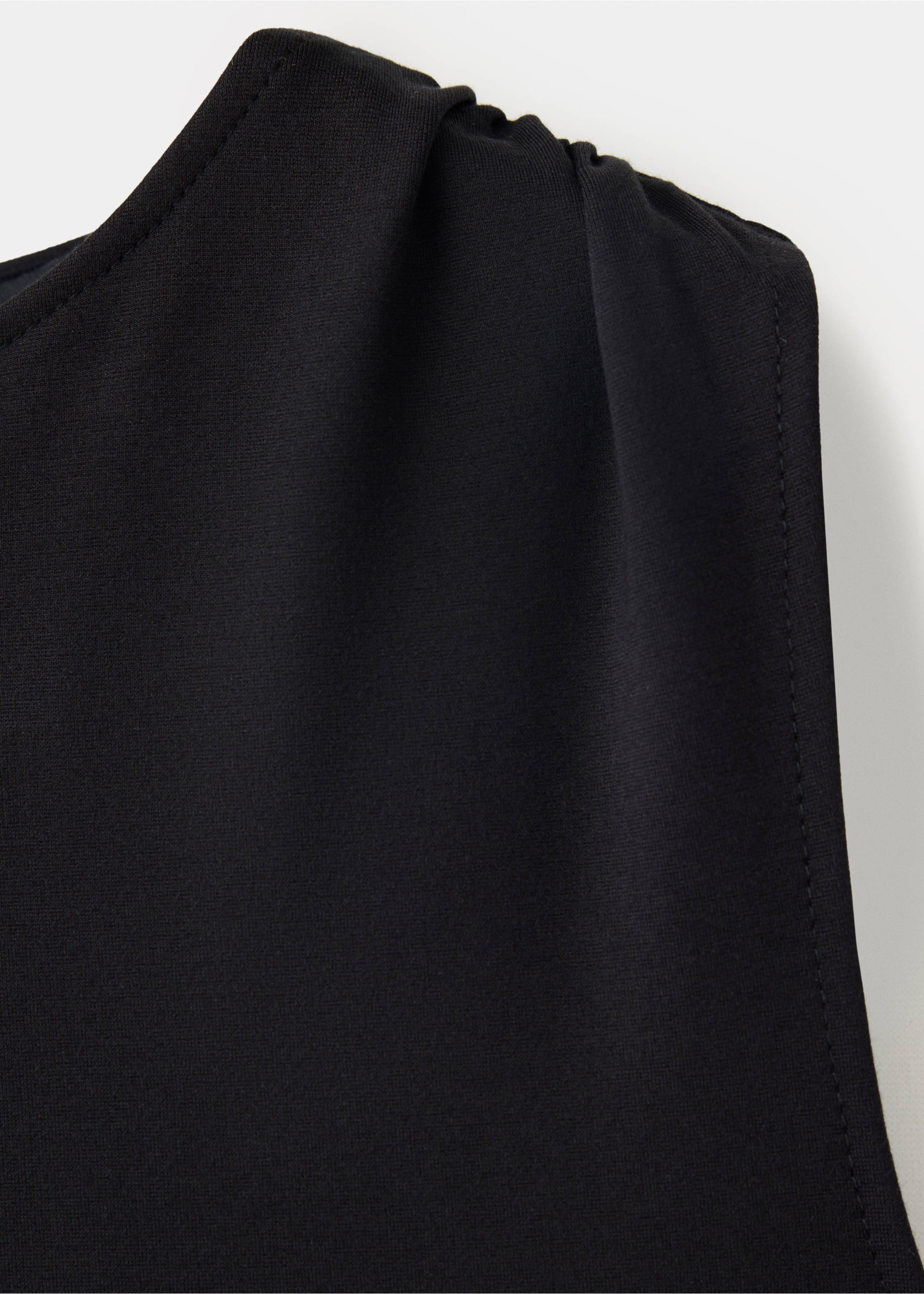 Jumpsuit met riem en gerimpelde details - Detail van het artikel 0, Zwart. Ref: 37065852-00.