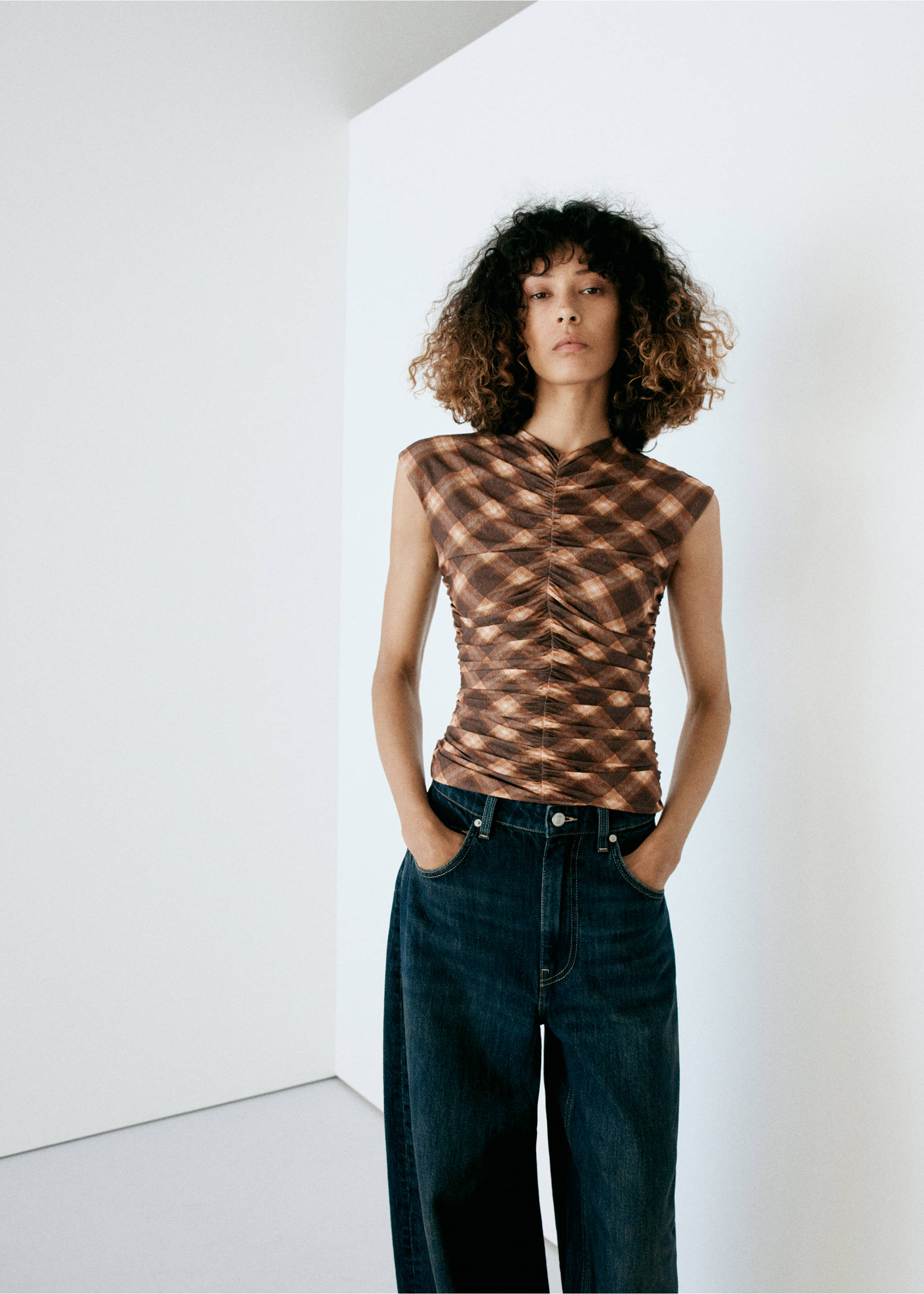 Ruched square-neck top - Details of the article 3, Brown. Ref: 37065857-00.