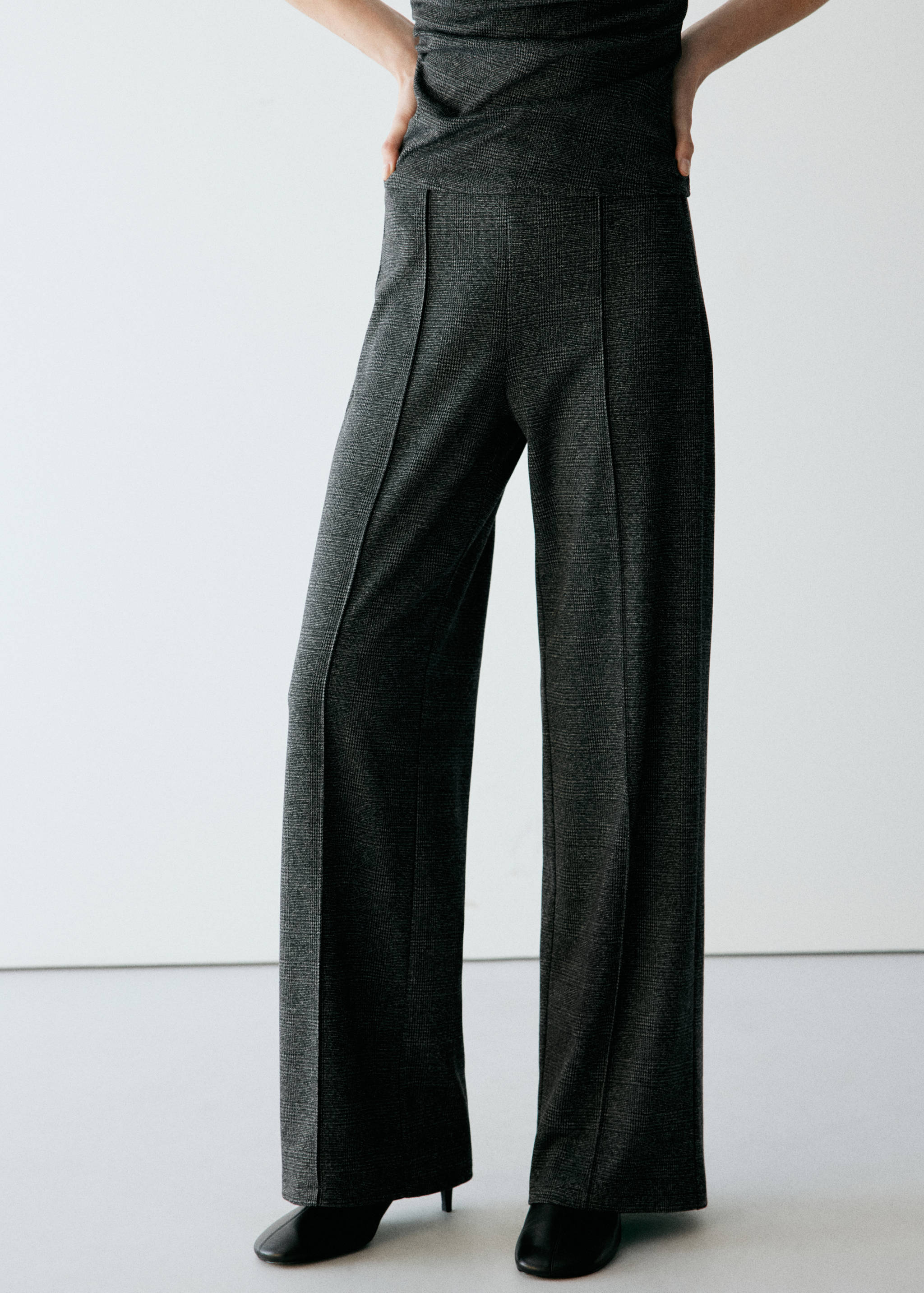 Straight checked trousers - Details of the article 3