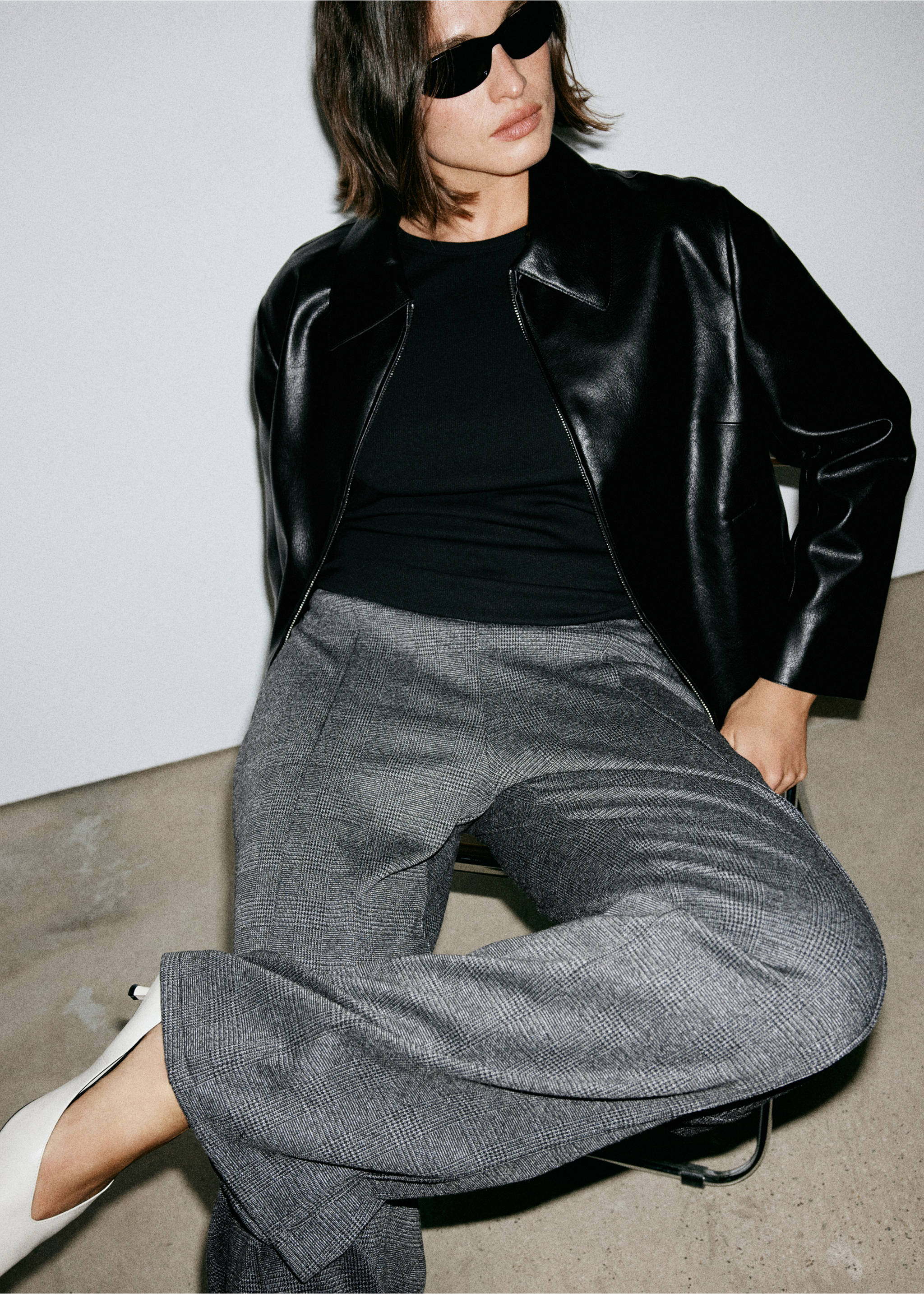 Straight checked trousers - Details of the article 4, Black. Ref: 37065858-00.