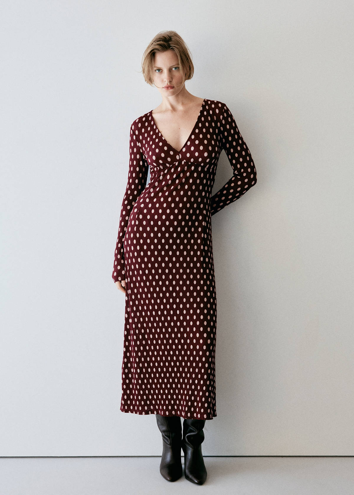 V-neck polka dot dress — Maroon