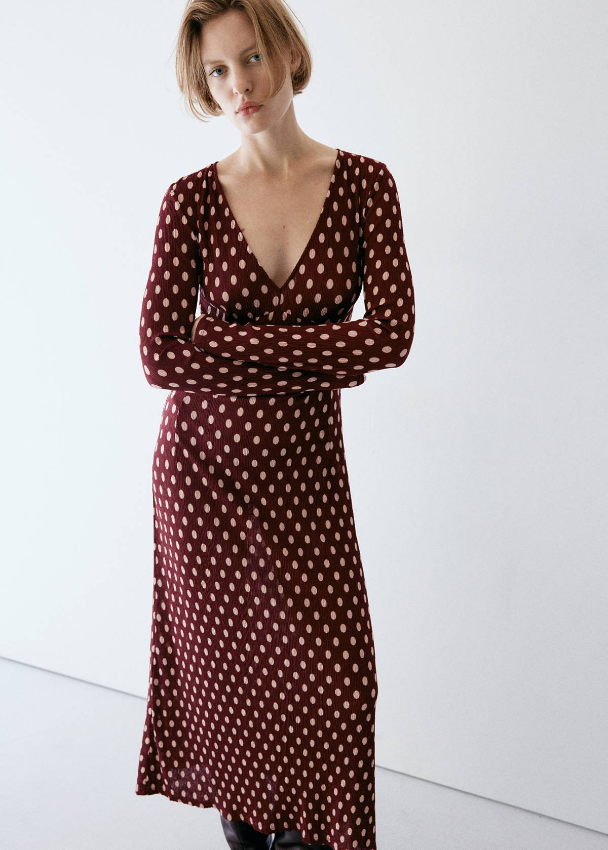 V-neck polka dot dress — Maroon