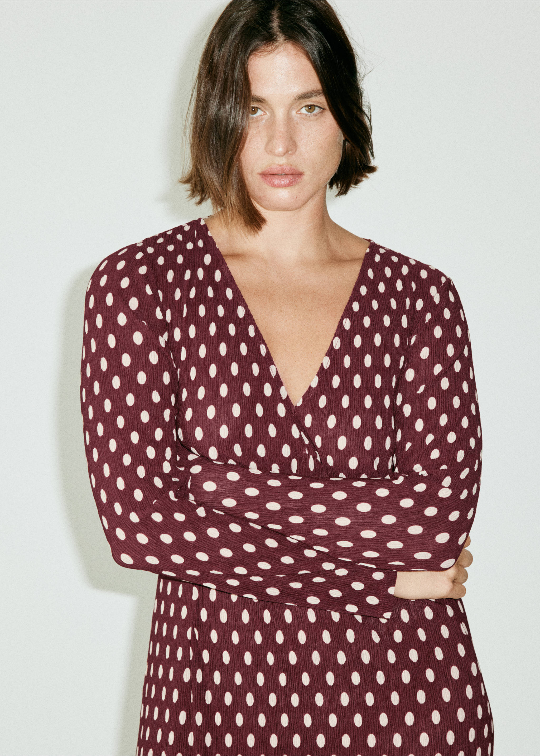 V-neck polka dot dress - Details of the article 6, Maroon. Ref: 37065860-00.