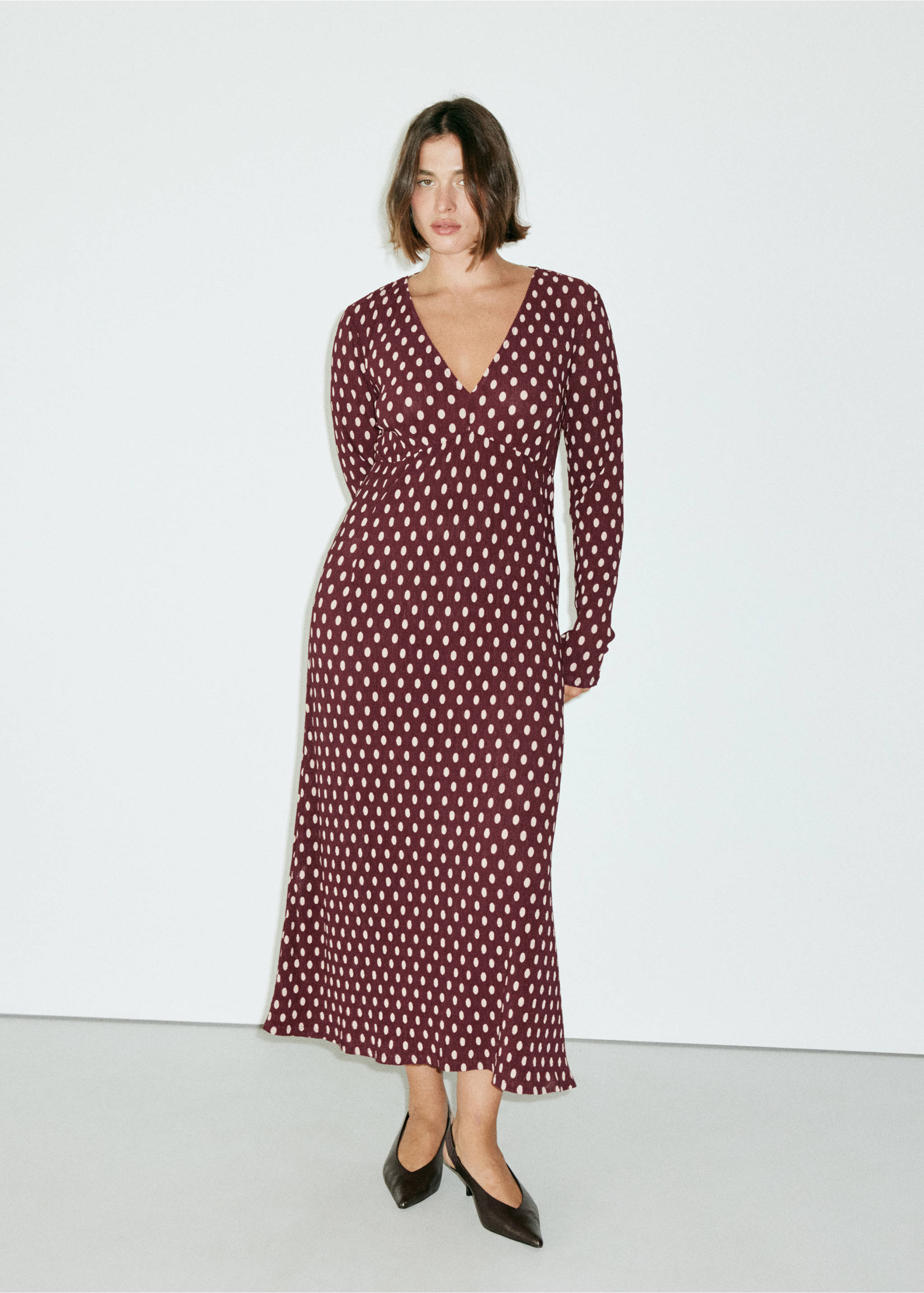 V-neck polka dot dress - Details of the article 5, Maroon. Ref: 37065860-00.