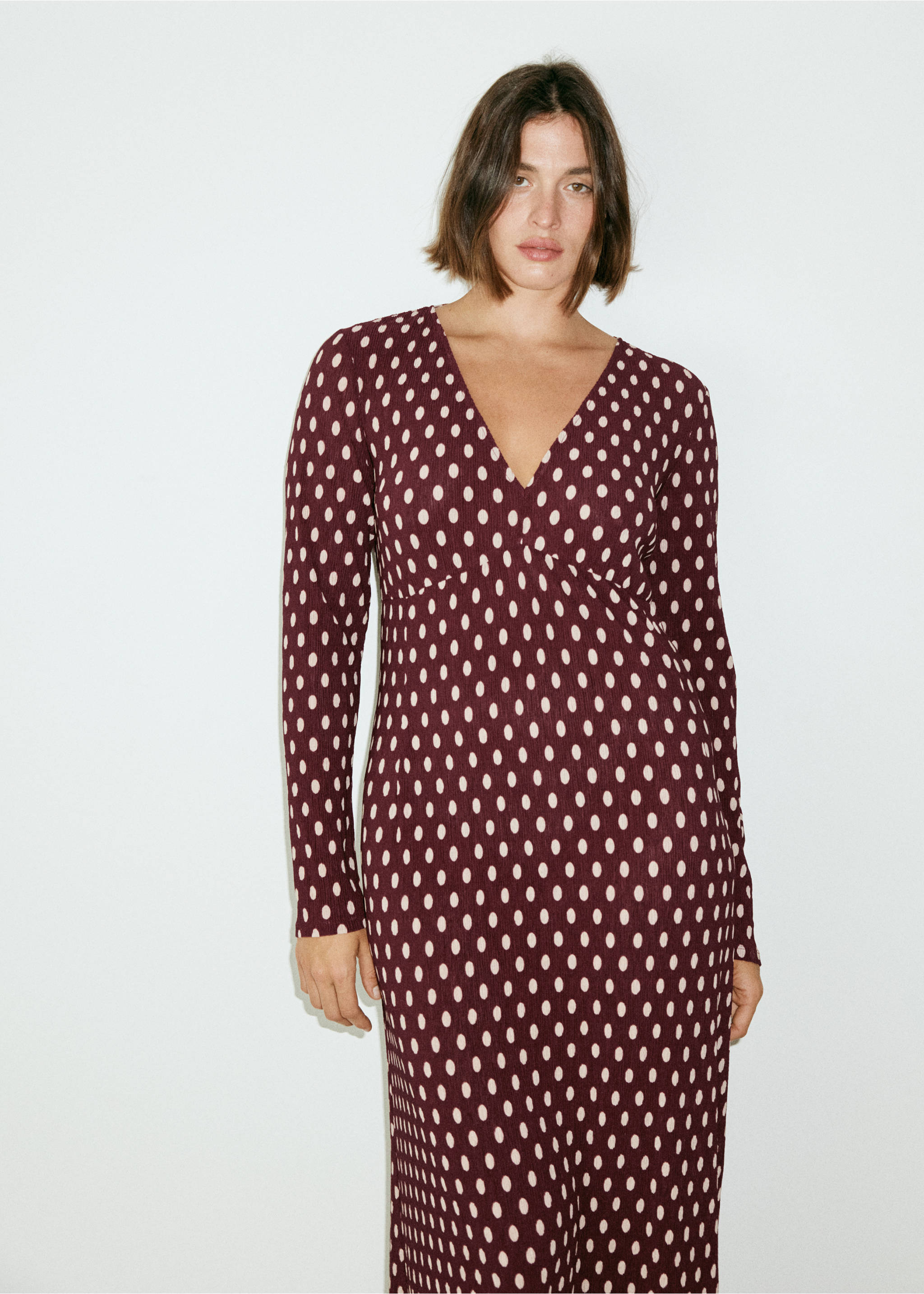 V-neck polka dot dress - Details of the article 4, Maroon. Ref: 37065860-00.