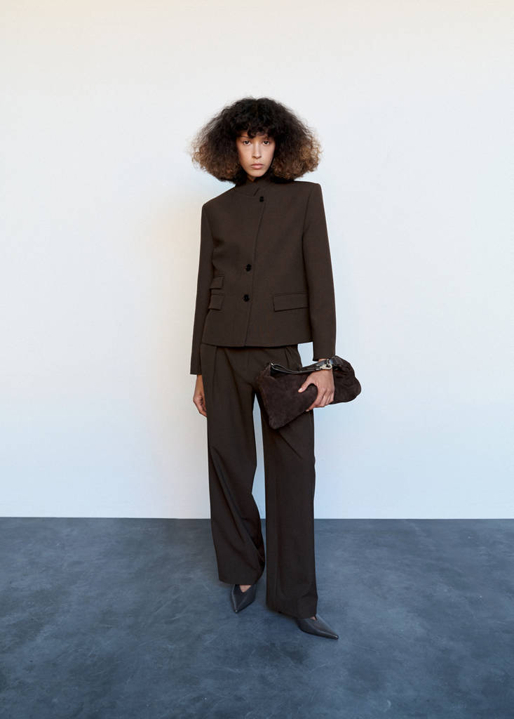 Houndstooth blazer with a high neck — Brown