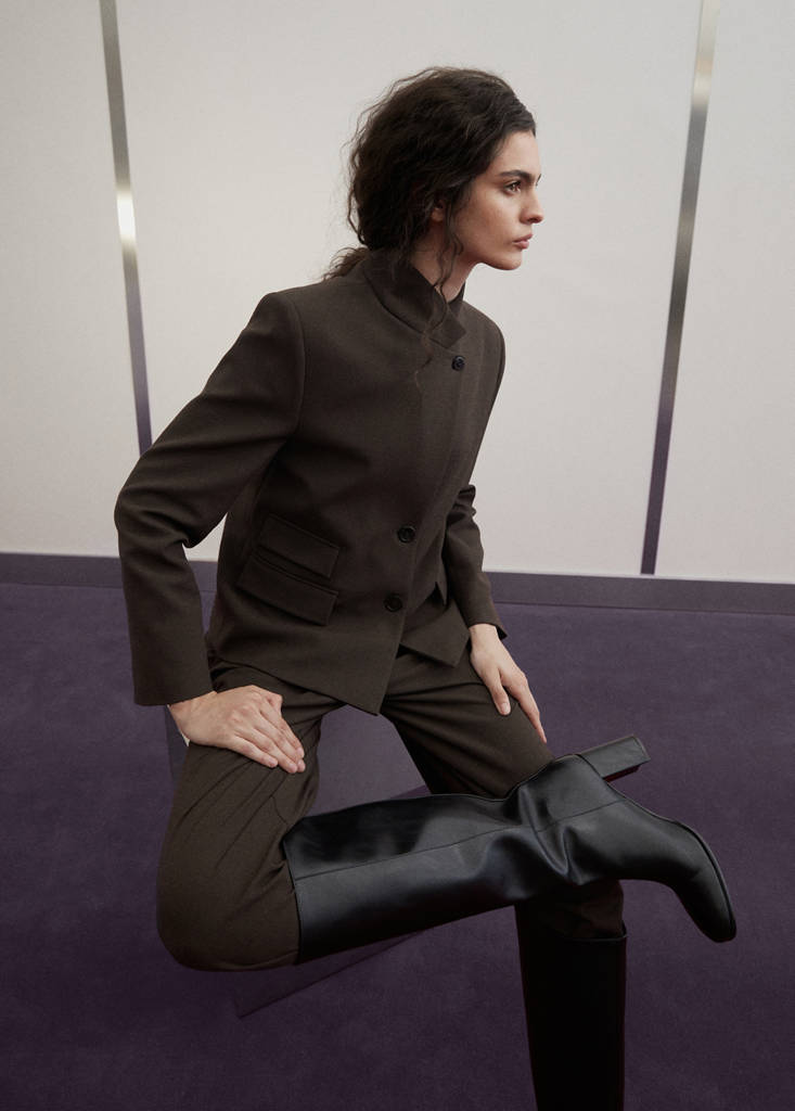 Houndstooth blazer with a high neck — Brown