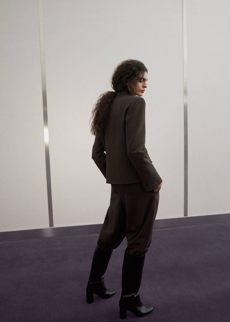Houndstooth blazer with a high neck — Brown