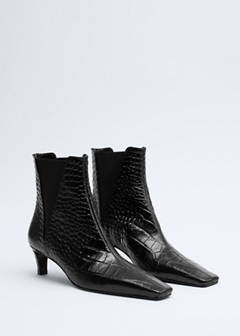 Leather boots with kitten heels — Black 4