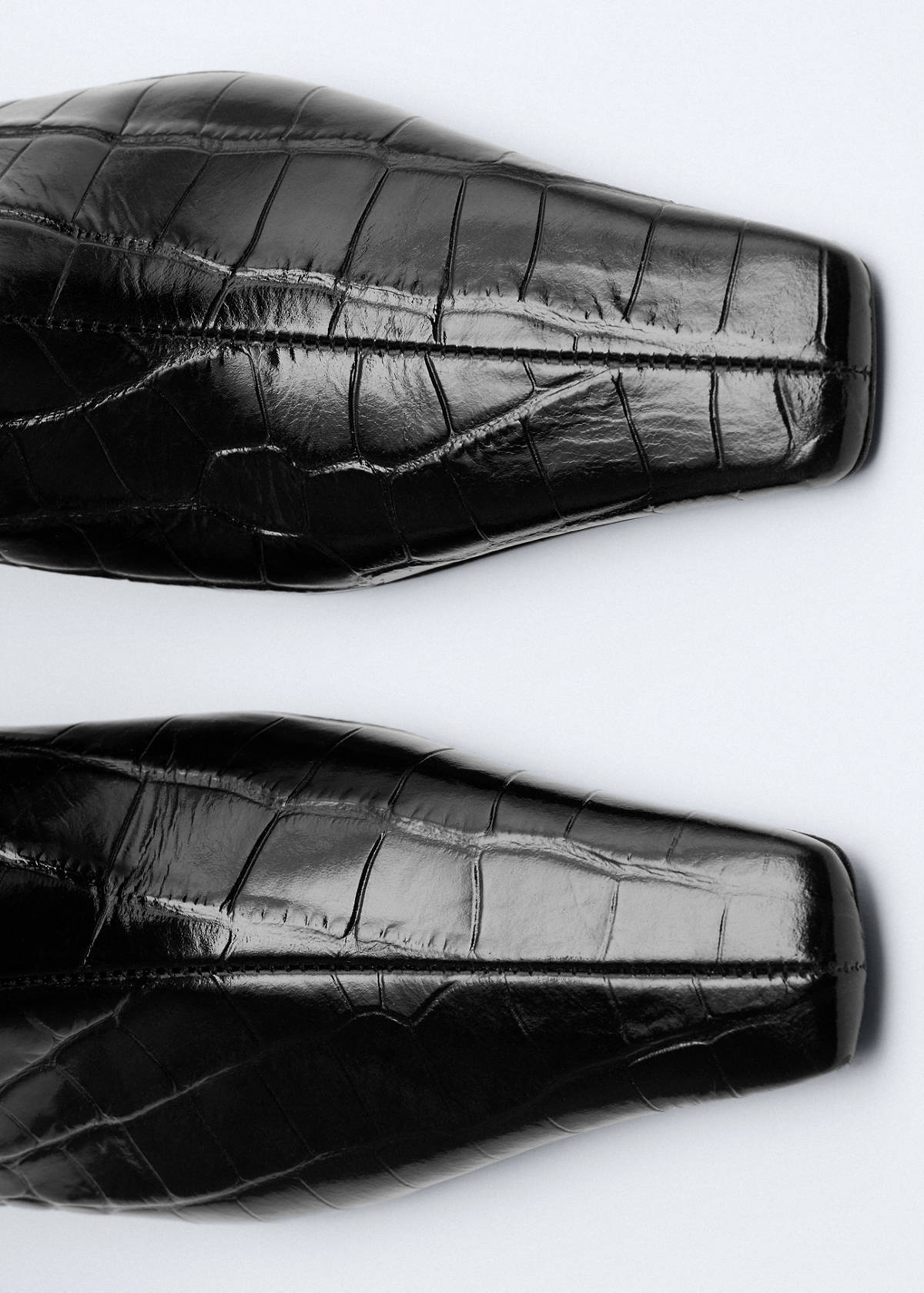 Leather boots with kitten heels — Black