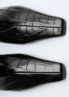 Leather boots with kitten heels — Black 6