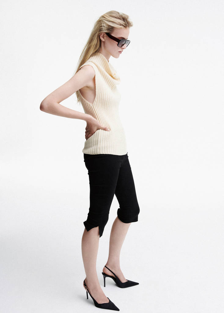 Turtleneck ribbed gilet — Ecru