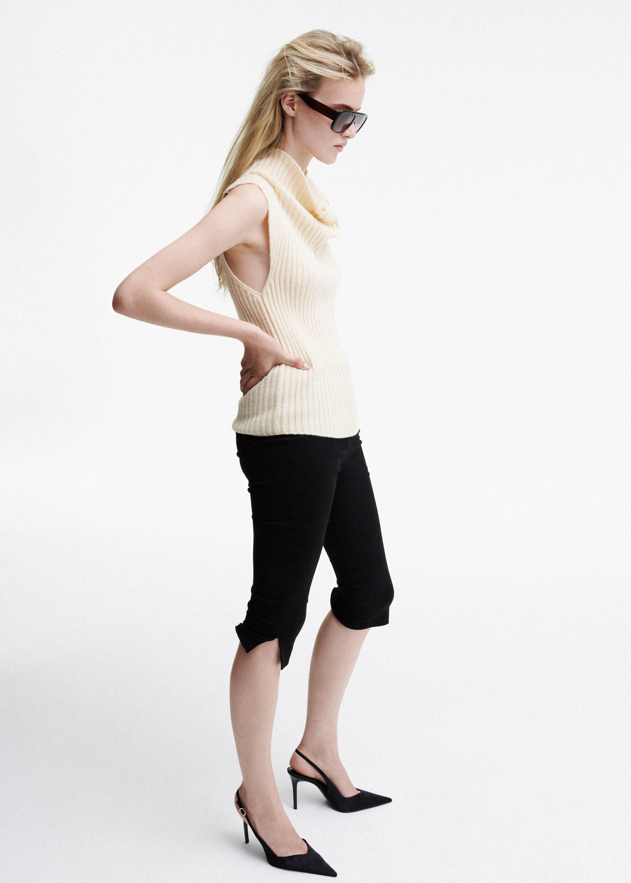 Turtleneck ribbed gilet - General plane