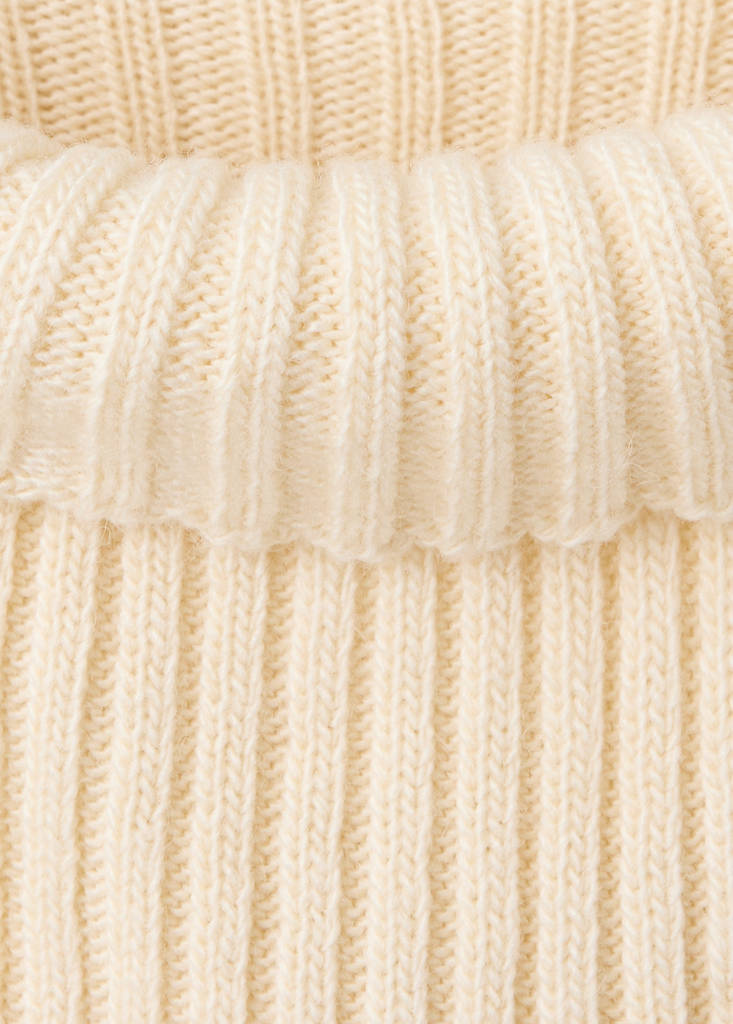 Turtleneck ribbed gilet — Ecru