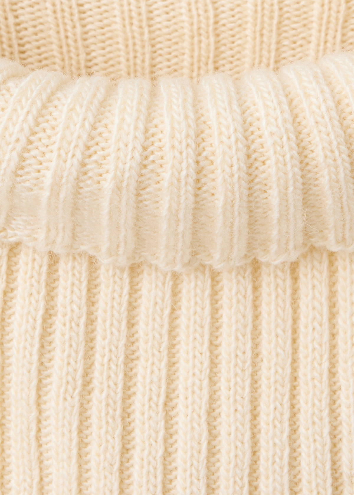 Turtleneck ribbed gilet — Ecru