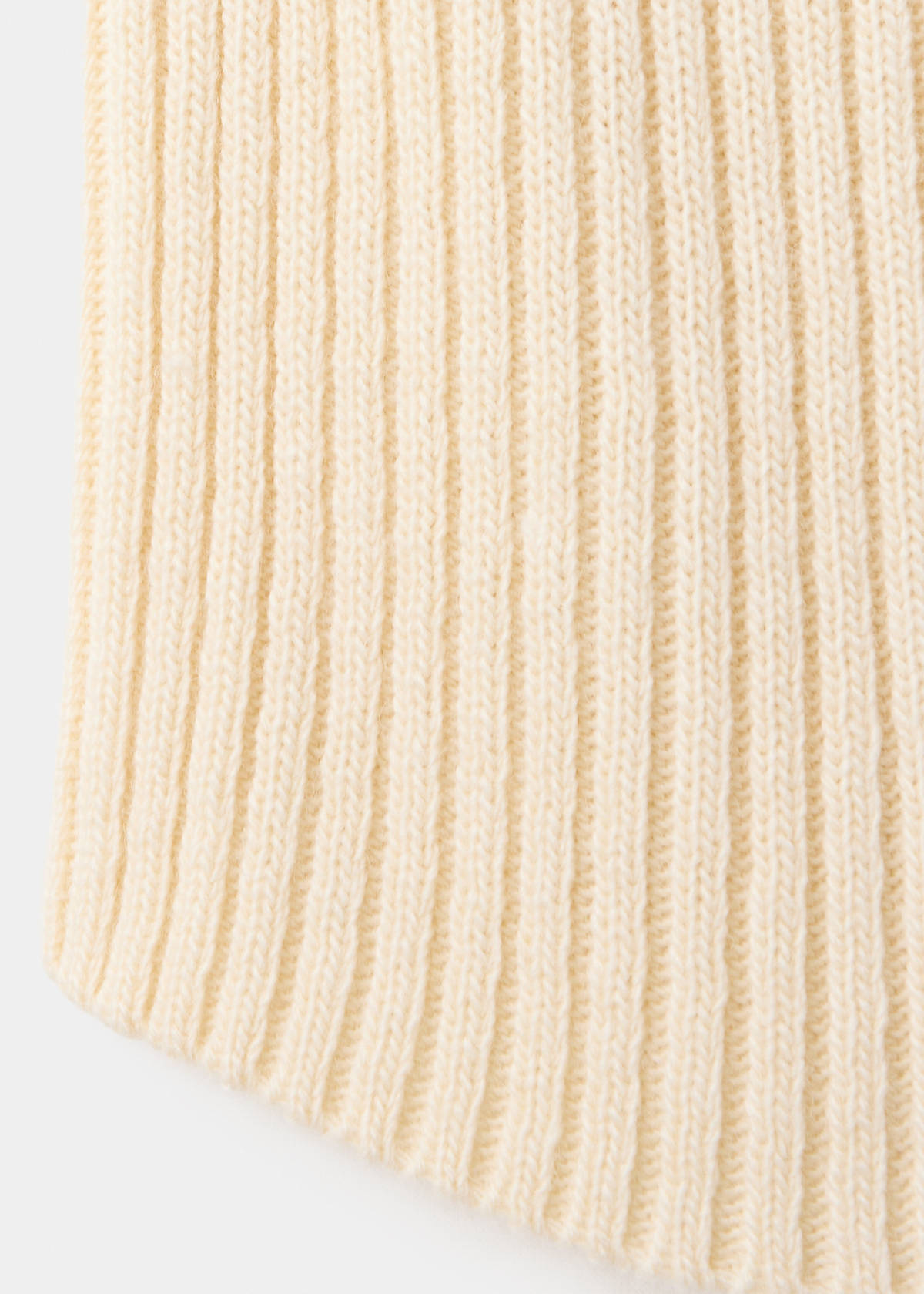 Turtleneck ribbed gilet — Ecru