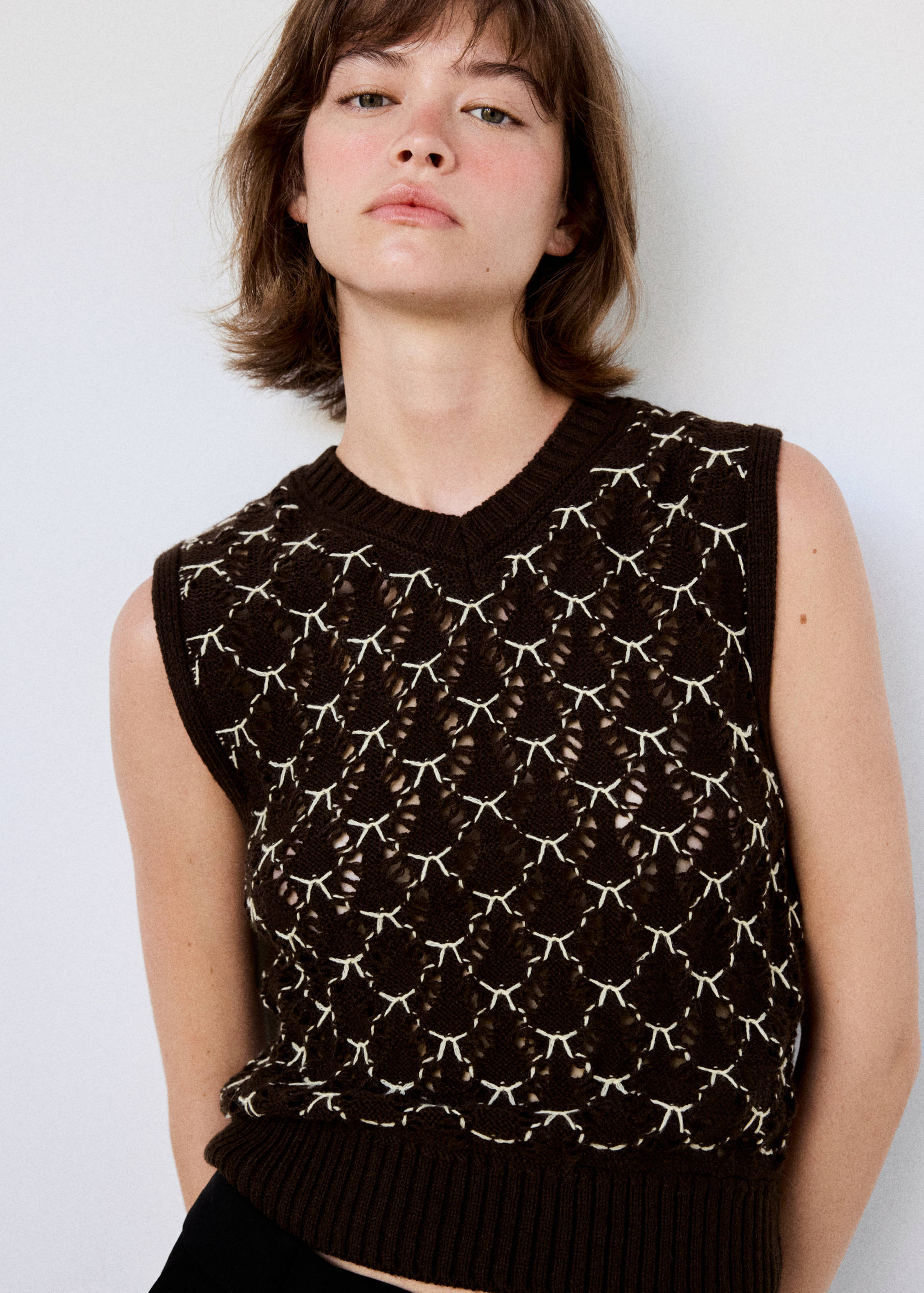Knitted waistcoat with contrast detail - Medium plane