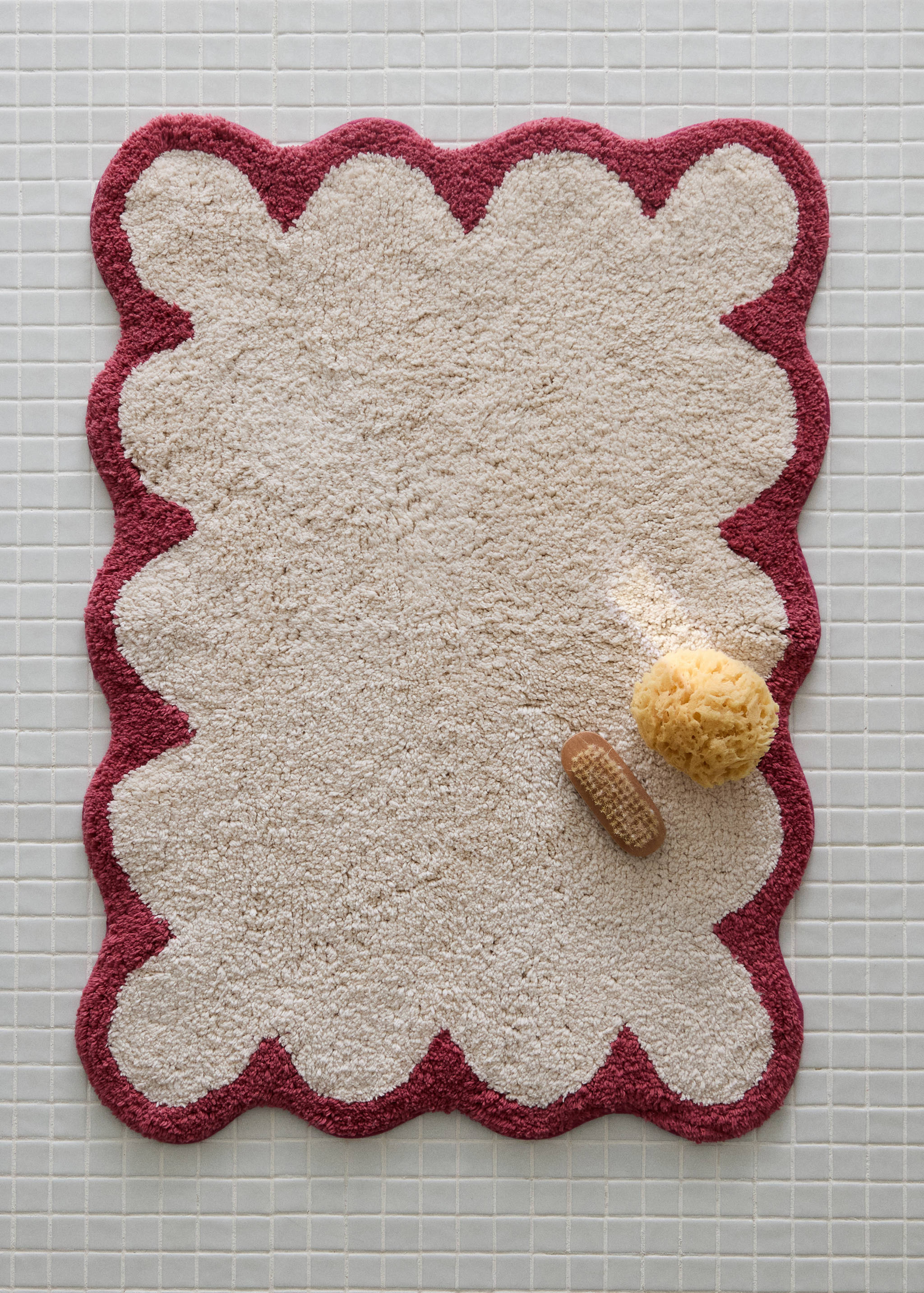 Cotton bath mat with contrasting wavy border - General plane