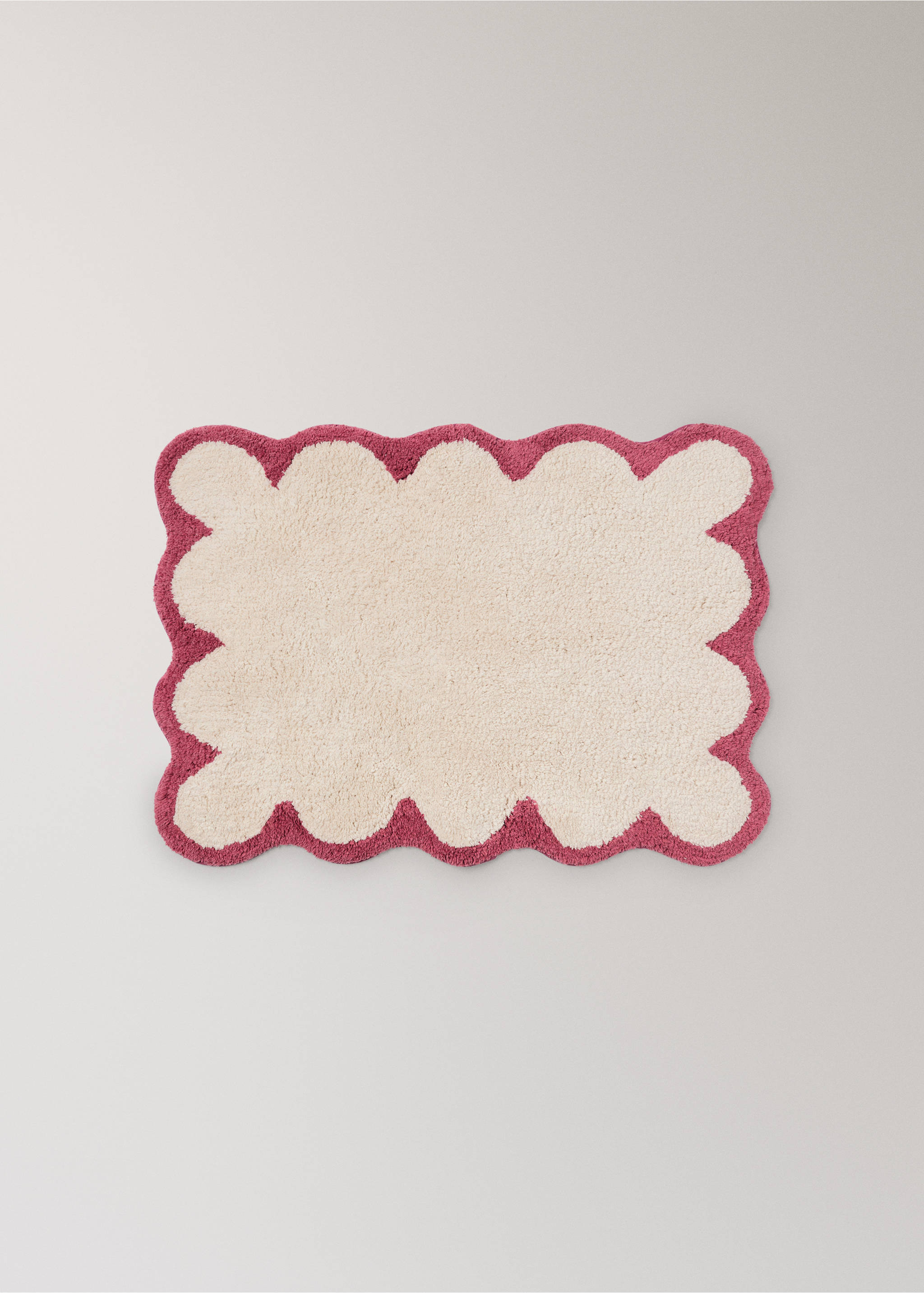 Cotton bath mat with contrasting wavy border - Article without model, Coral Red. Ref: 37065881-00.