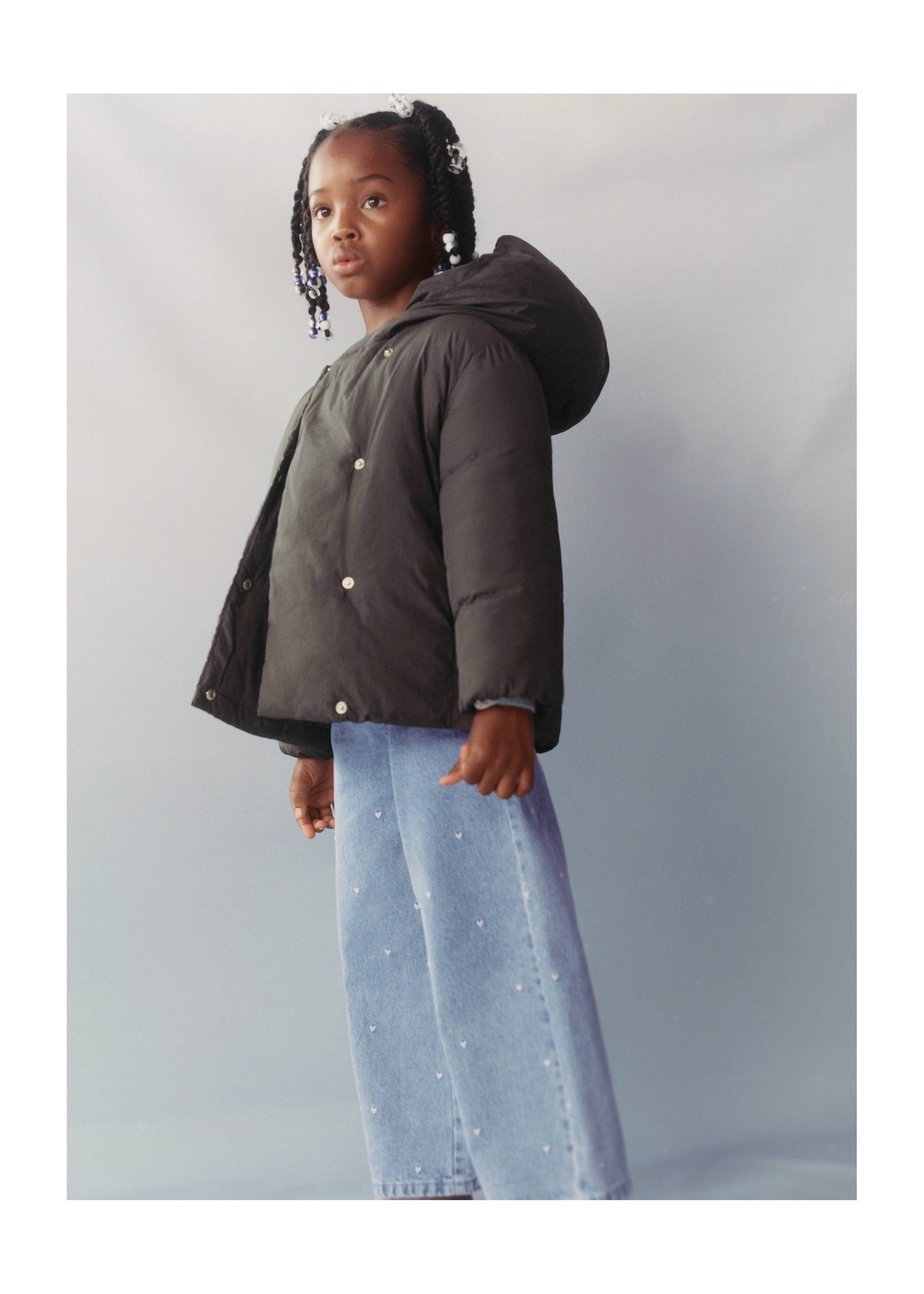 Hooded coat - Details of the article 6, Chocolate. Ref: 37065971-00.