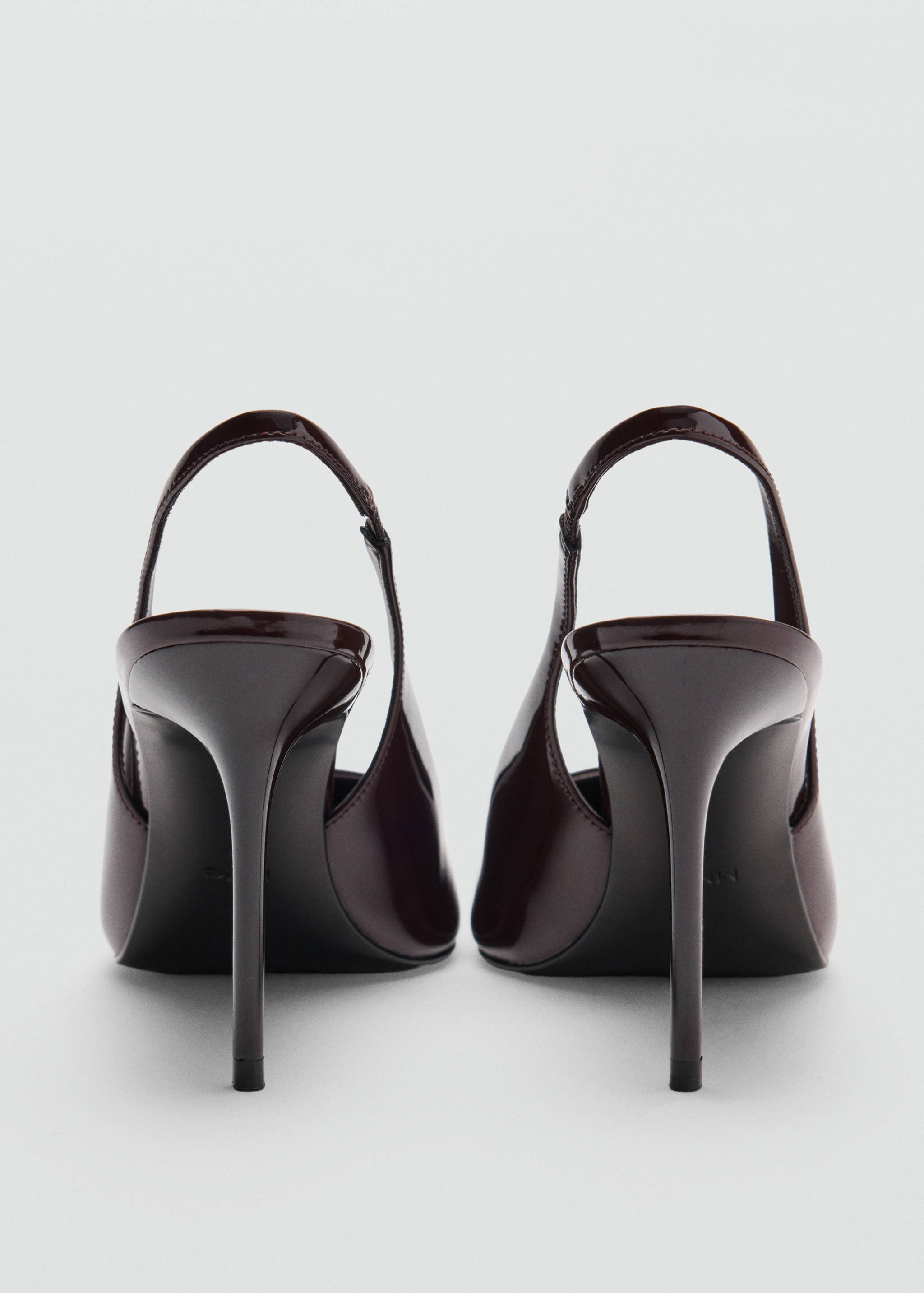 Patent heeled shoes - Details of the article 1