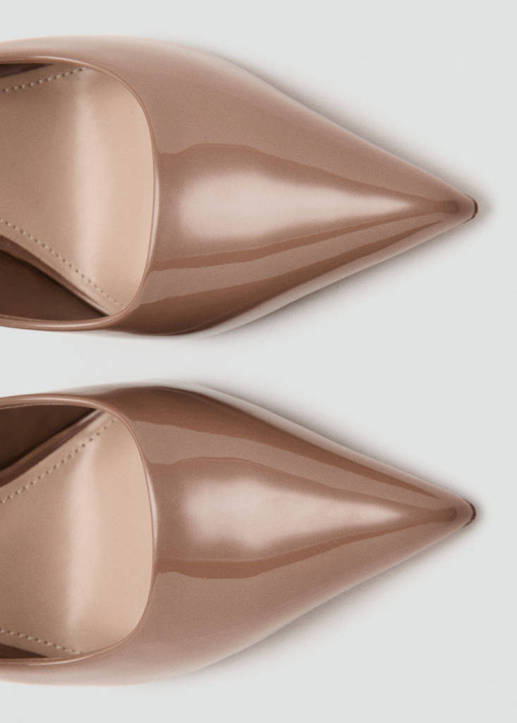 Patent heeled shoes — Nude