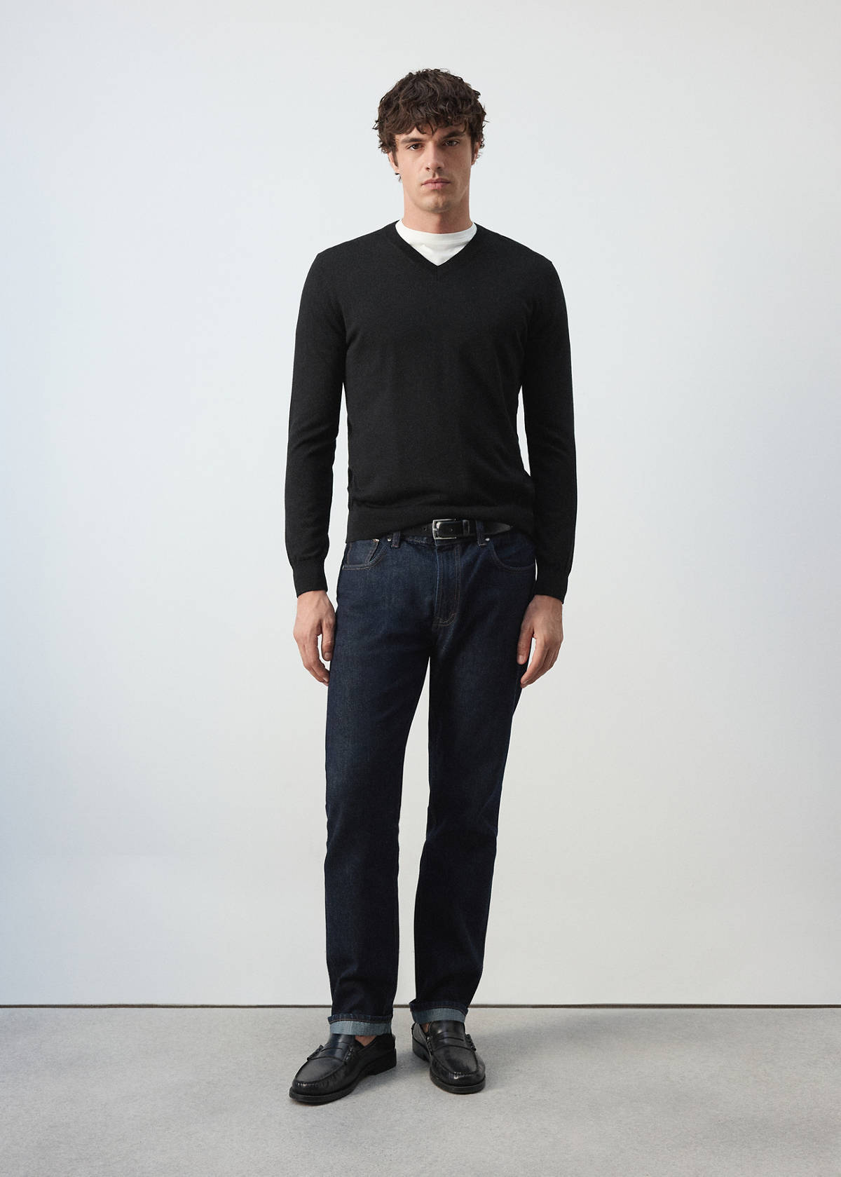 100% merino wool V-neck sweater — Black