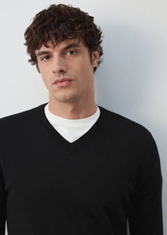 100% merino wool V-neck sweater — Black 4